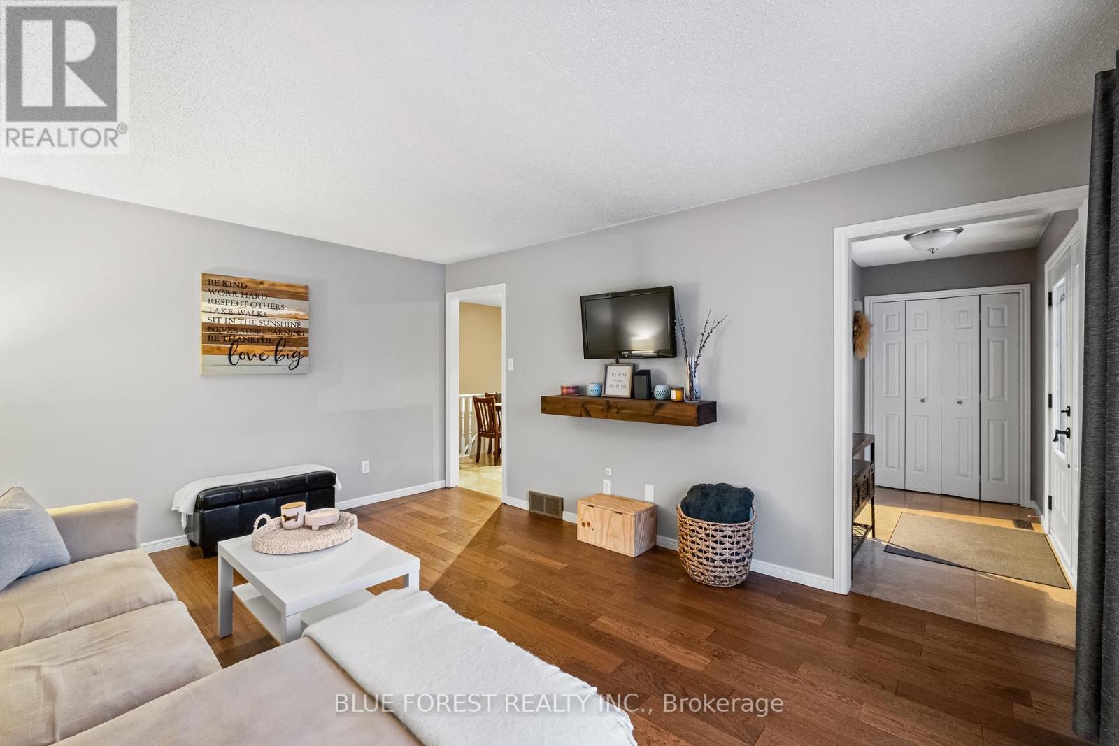 98 Saddy Avenue, London East, Ontario  N5V 4E4 - Photo 7 - X12095941