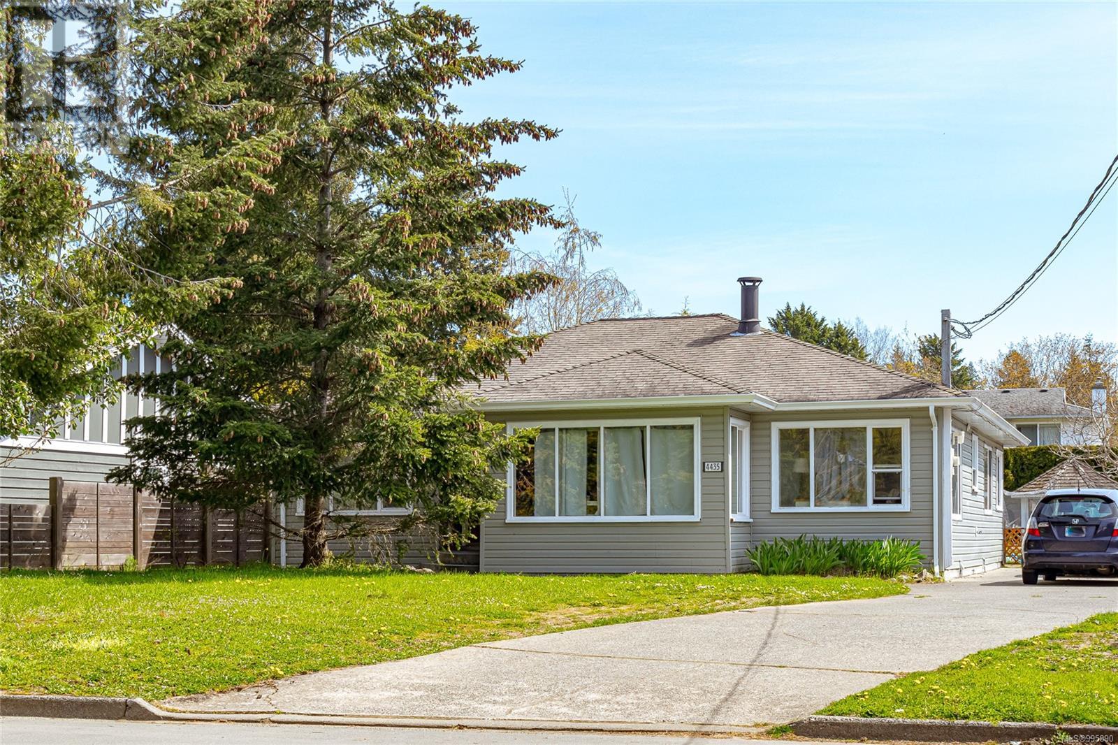 Property at 4435 Torquay Dr image 1