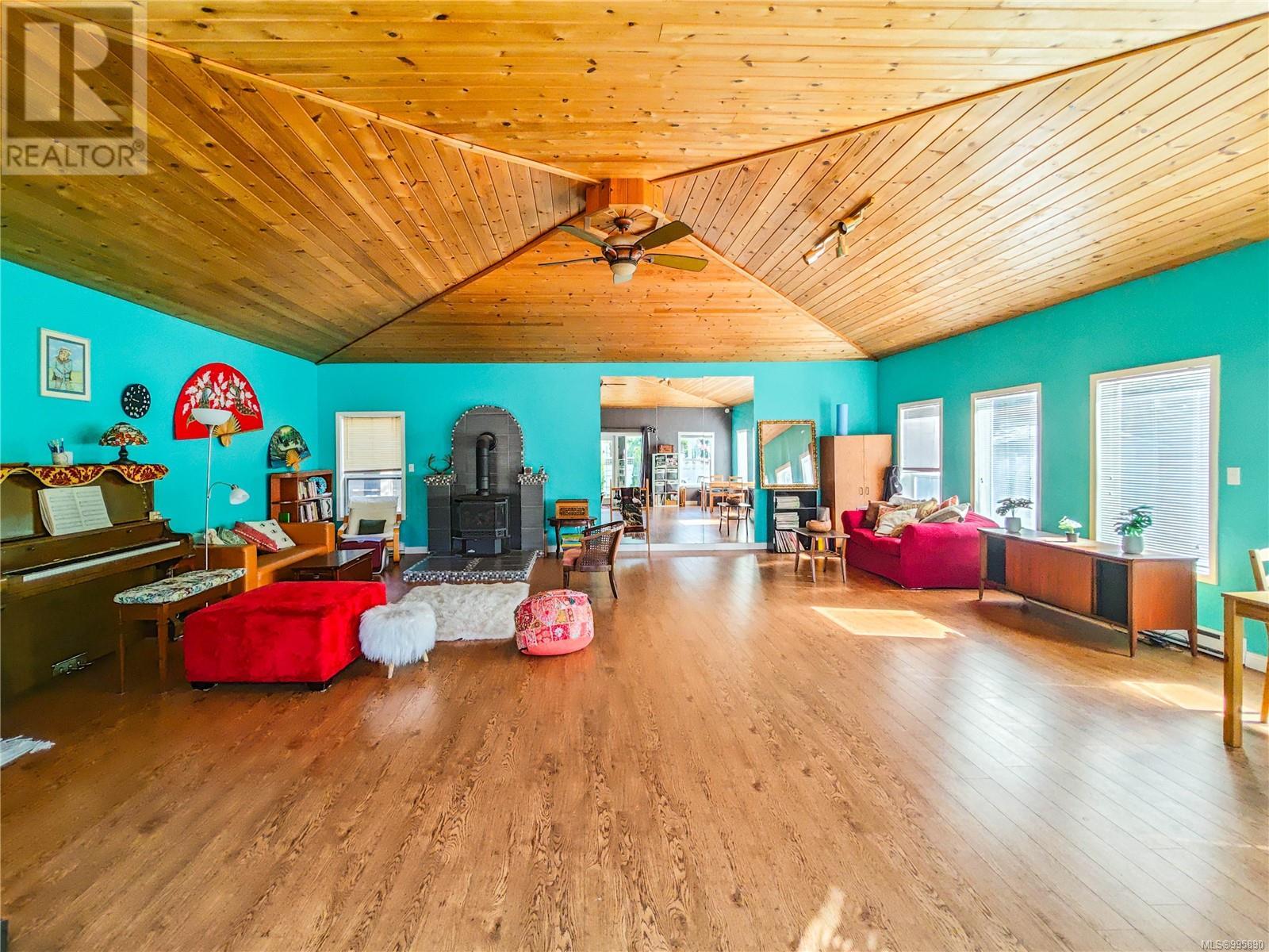 Property at 4435 Torquay Dr image 4