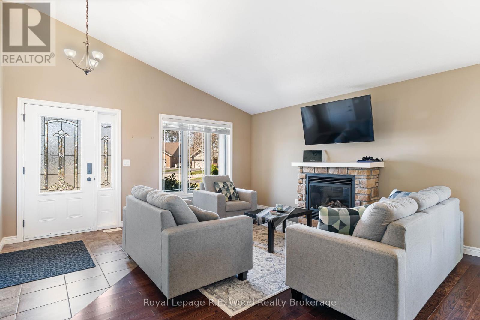 Property at 56 WINTERGREEN CRESCENT image 4