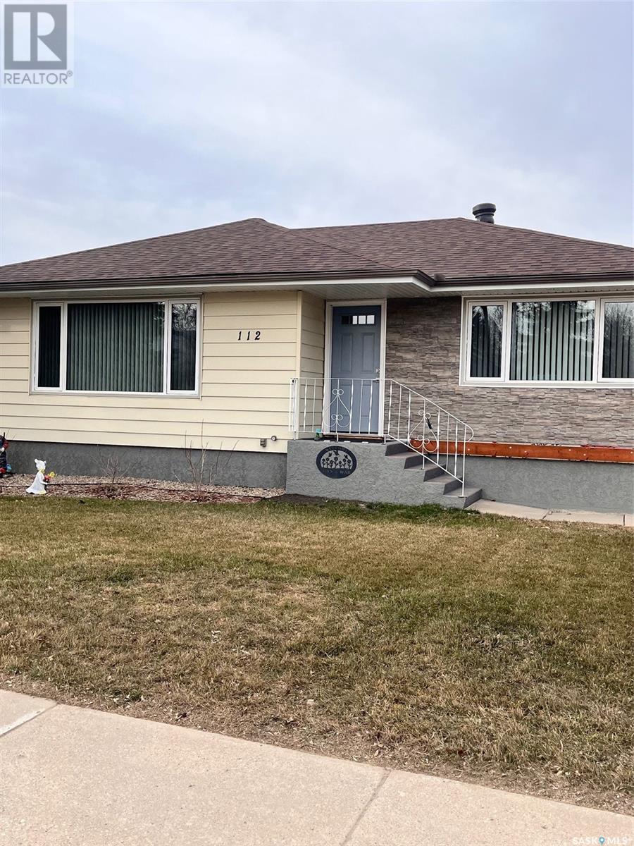 112 7th Avenue W, Melville, Saskatchewan  S0A 2P0 - Photo 1 - SK997103
