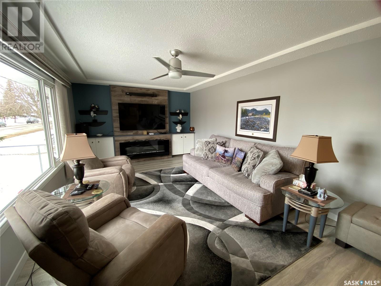 112 7th Avenue W, Melville, Saskatchewan  S0A 2P0 - Photo 3 - SK997103