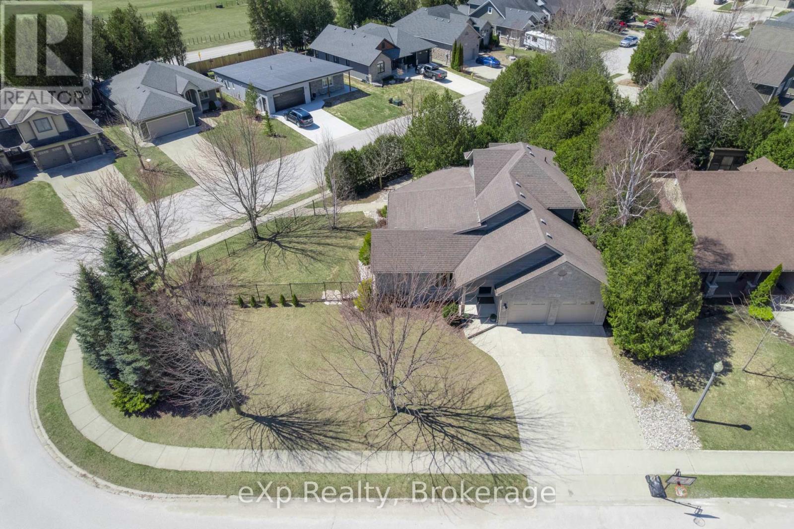 477 Creekwood Drive W, Saugeen Shores, Ontario  N0H 2L0 - Photo 3 - X12095925