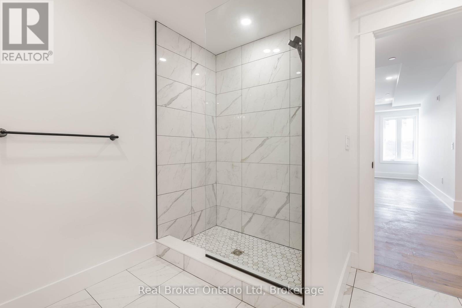 702 - 80 9th Street E, Owen Sound, Ontario  N4K 1N4 - Photo 12 - X12095957