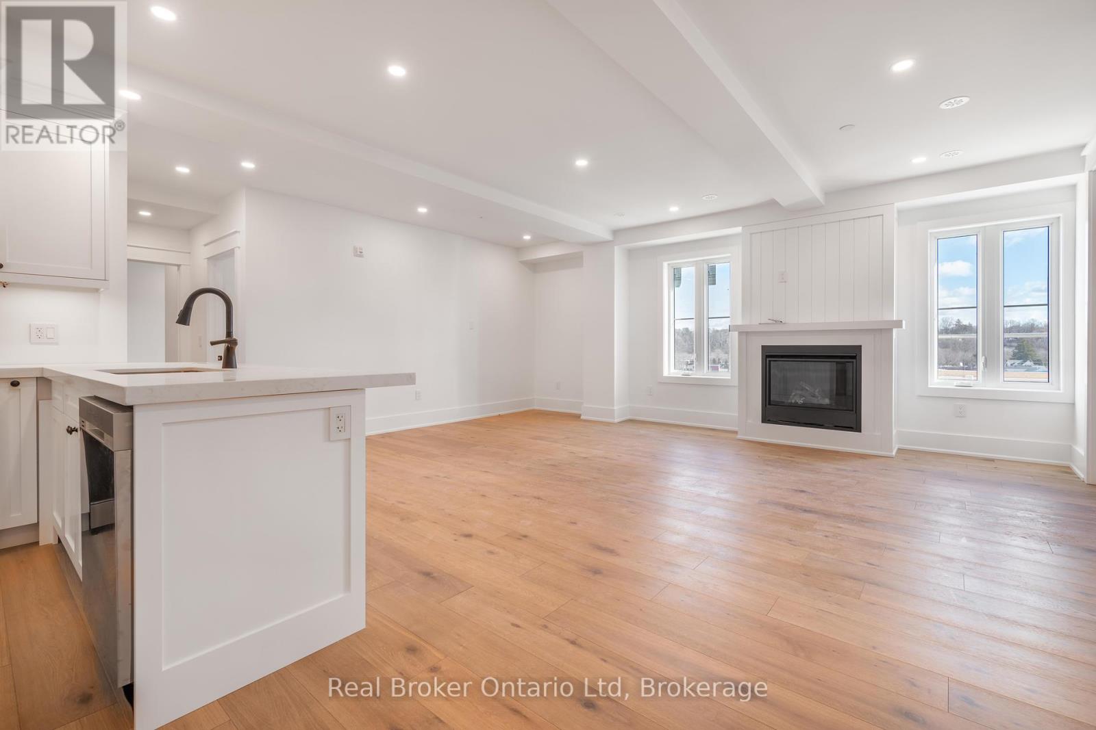 702 - 80 9th Street E, Owen Sound, Ontario  N4K 1N4 - Photo 4 - X12095957