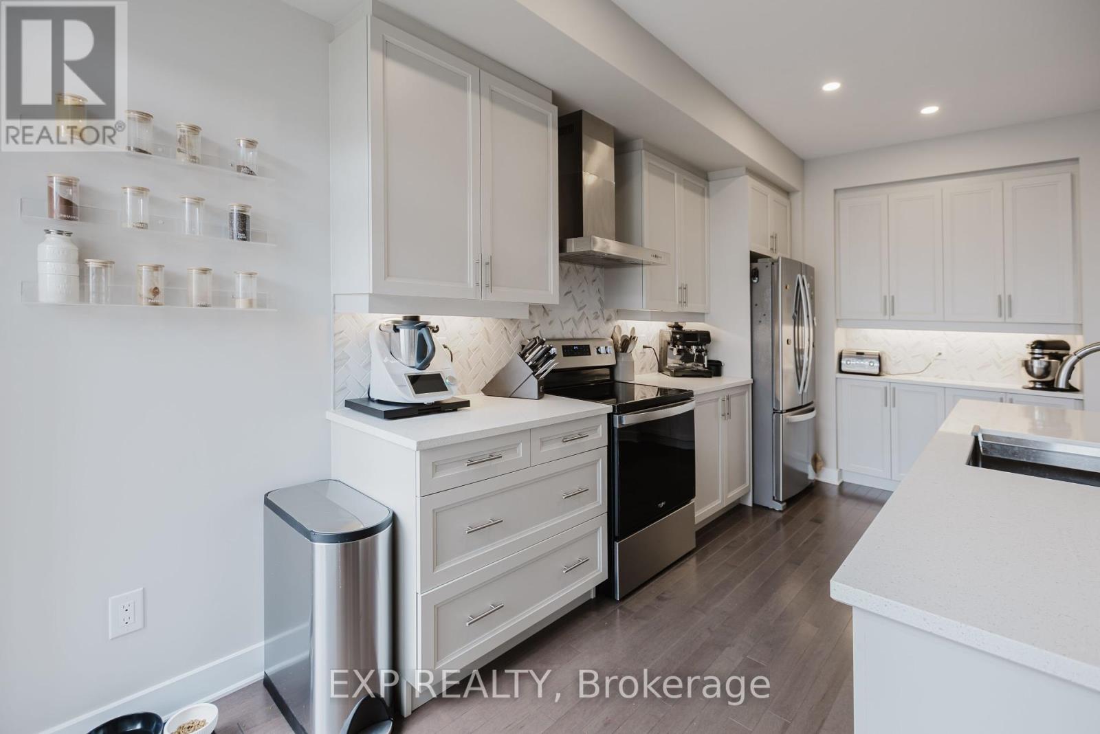 726 Twist Way, Ottawa, Ontario  K2V 0M8 - Photo 10 - X12095882