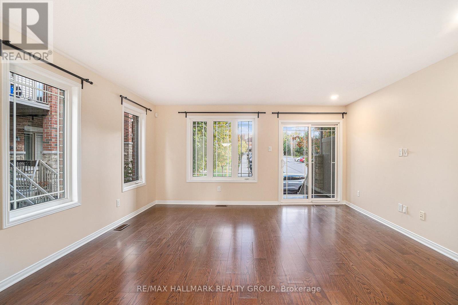 17 - 170 Den Haag Drive, Ottawa, Ontario  K1K 2V7 - Photo 13 - X12095918