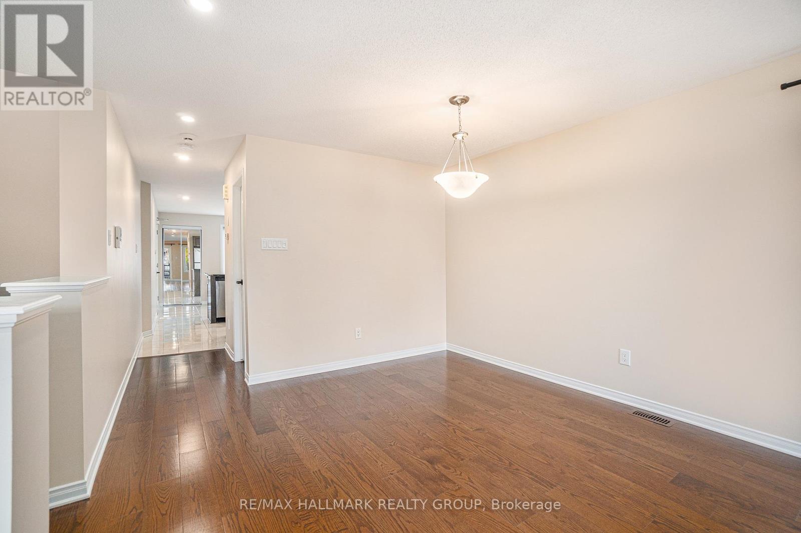 17 - 170 Den Haag Drive, Ottawa, Ontario  K1K 2V7 - Photo 17 - X12095918