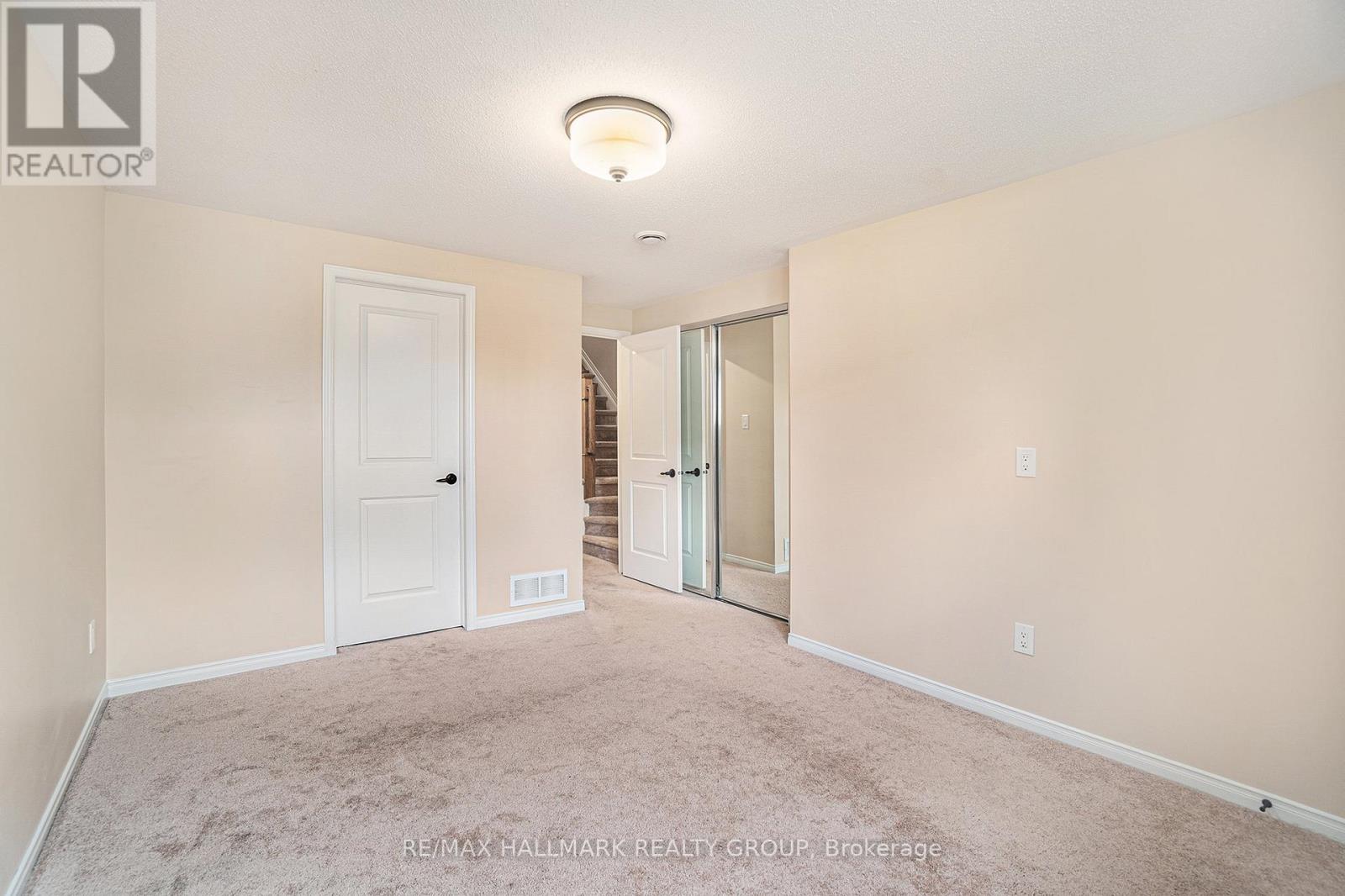 17 - 170 Den Haag Drive, Ottawa, Ontario  K1K 2V7 - Photo 23 - X12095918