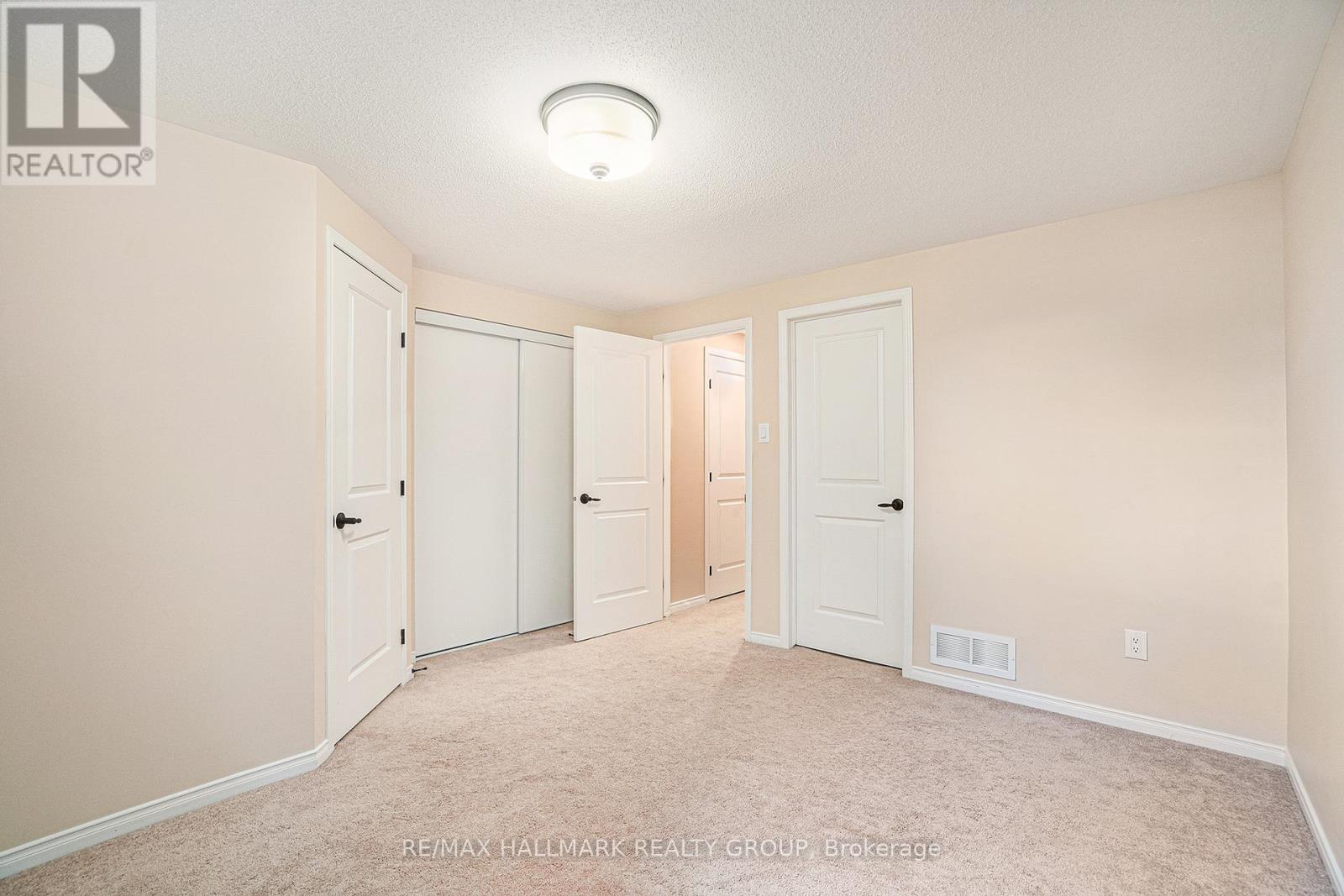 17 - 170 Den Haag Drive, Ottawa, Ontario  K1K 2V7 - Photo 28 - X12095918