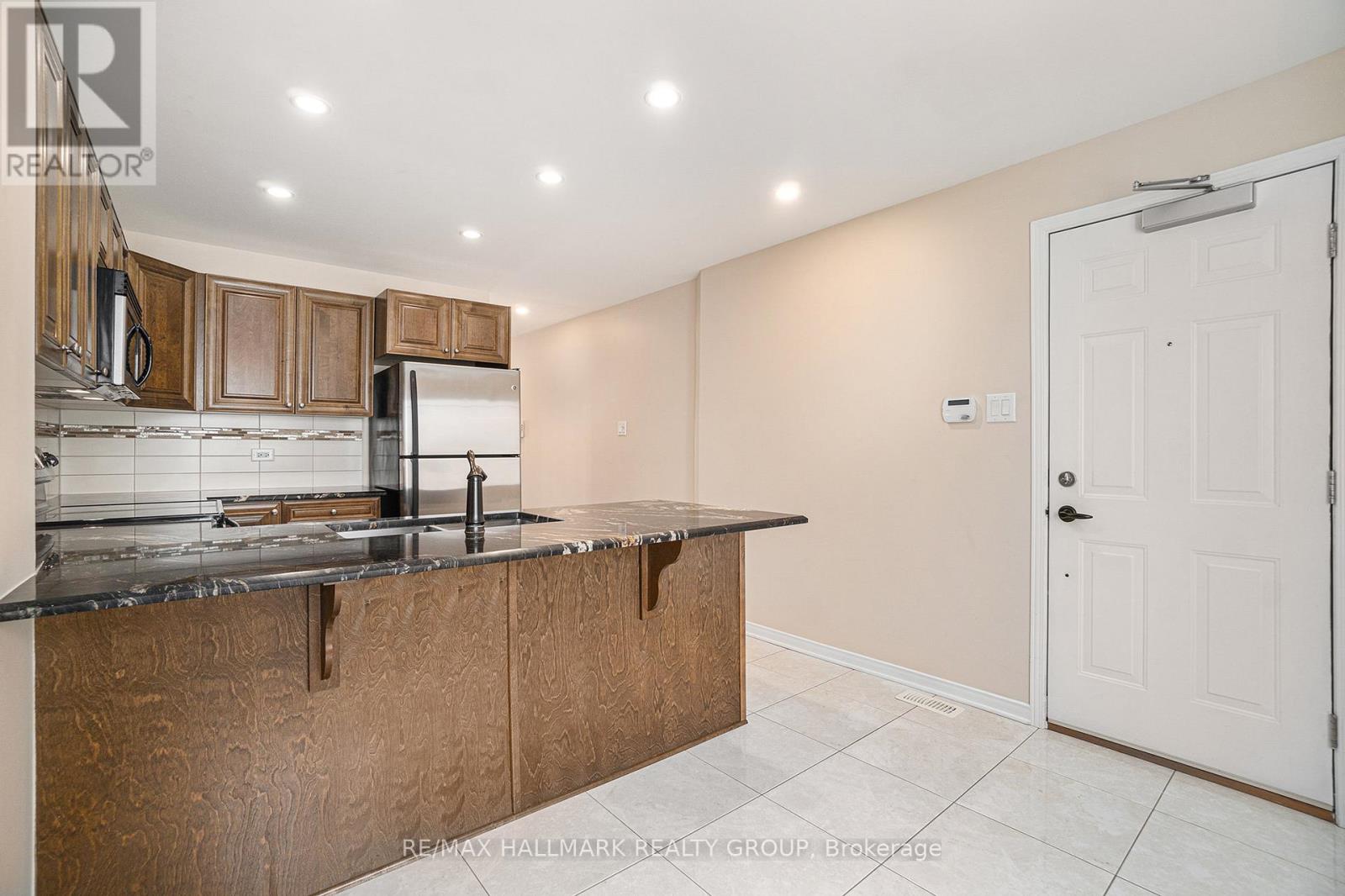 Property at 17 - 170 DEN HAAG DRIVE image 3