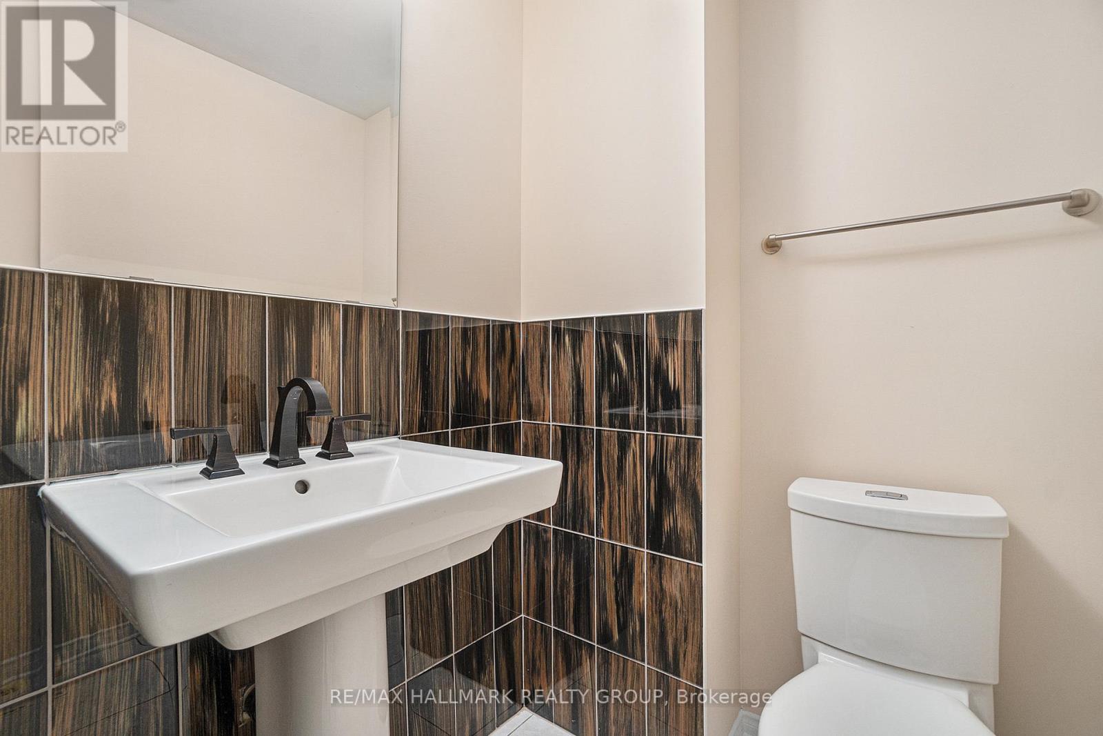 17 - 170 Den Haag Drive, Ottawa, Ontario  K1K 2V7 - Photo 8 - X12095918