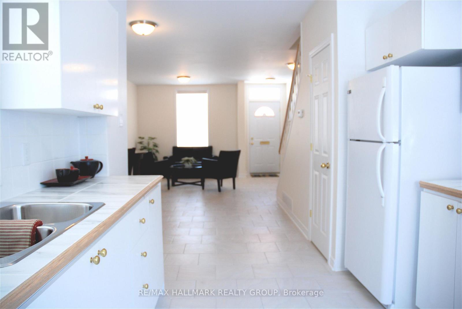 234 Cumberland Street, Ottawa, Ontario  K1N 5J1 - Photo 3 - X12095927