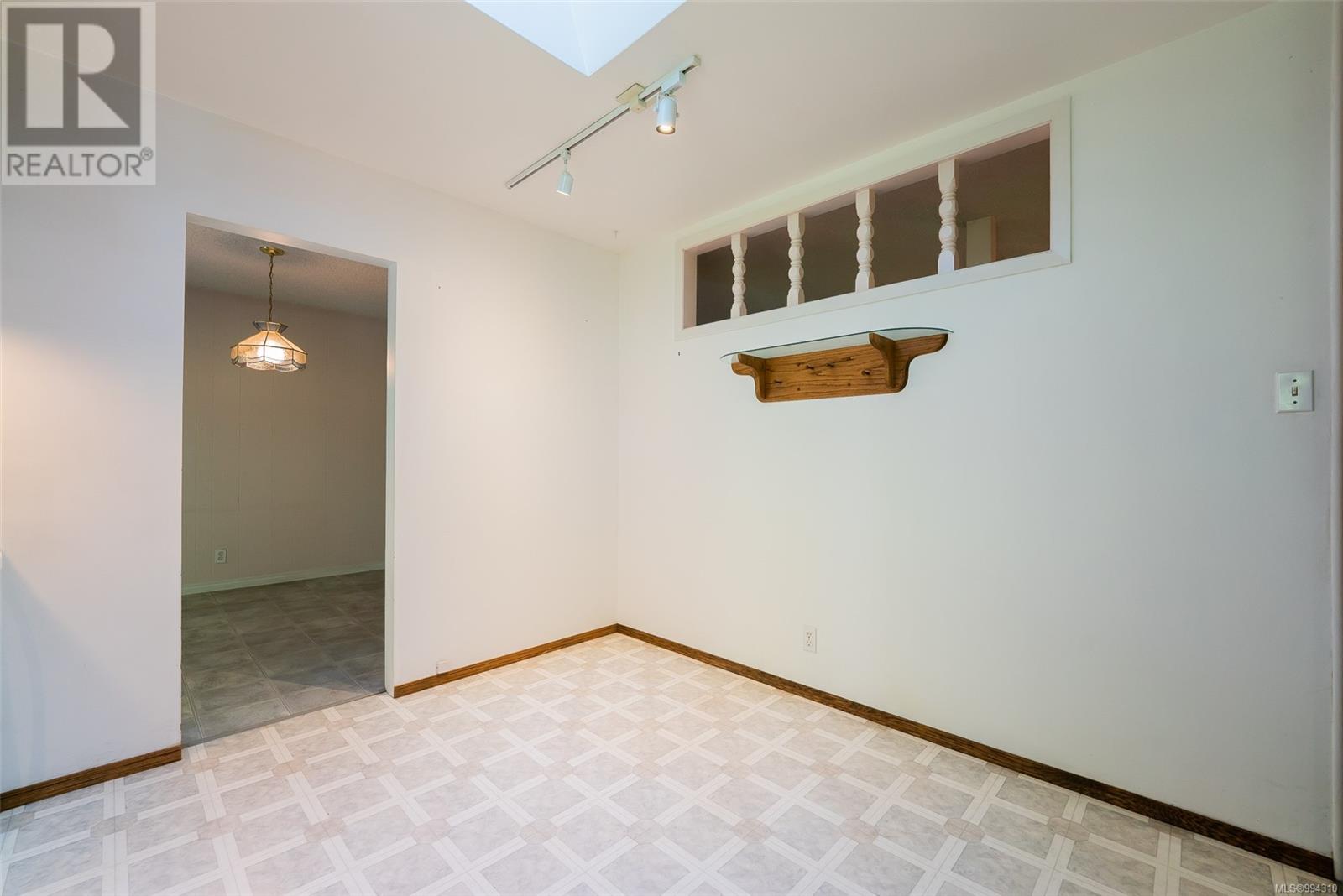 Property at 2702 Beaver Creek Cres image 4