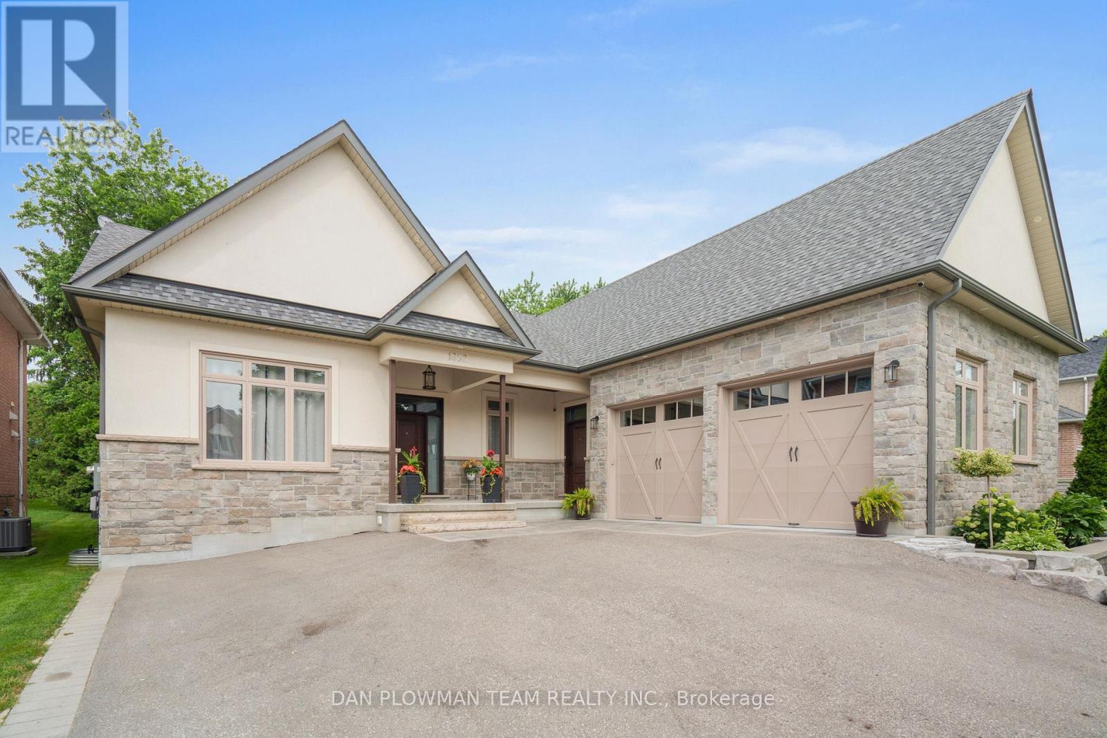 Property at 1682 HEATHSIDE CRESCENT image 2