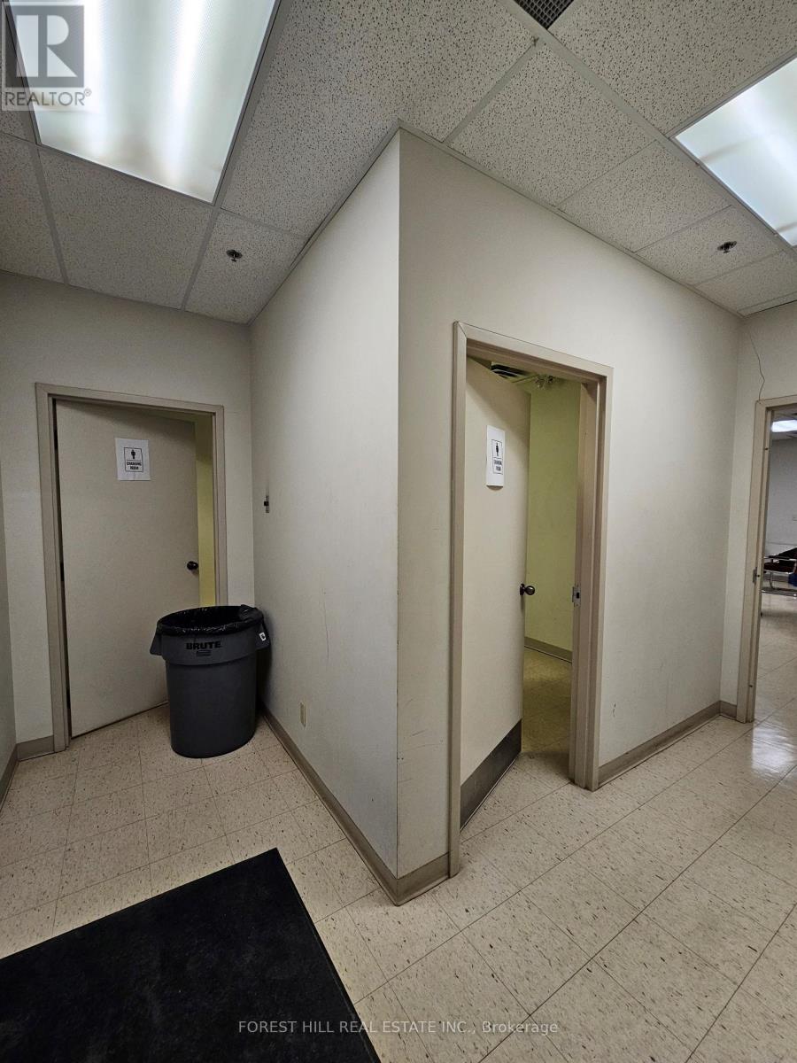 501 Applewood Crescent, Vaughan, Ontario  L4K 4J3 - Photo 10 - N12095771