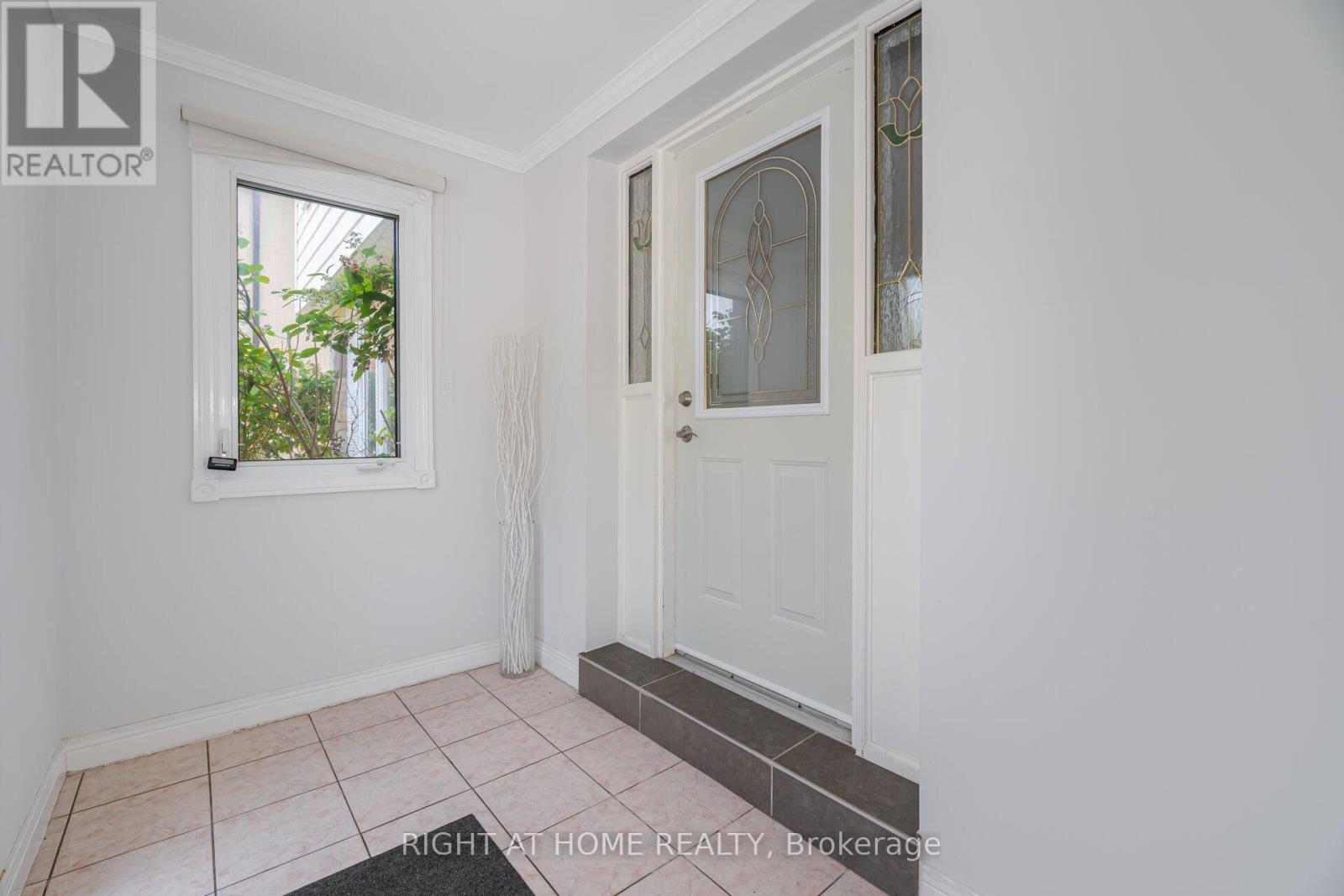 125 Woodward Avenue, Markham, Ontario  L3T 1G1 - Photo 4 - N12095787