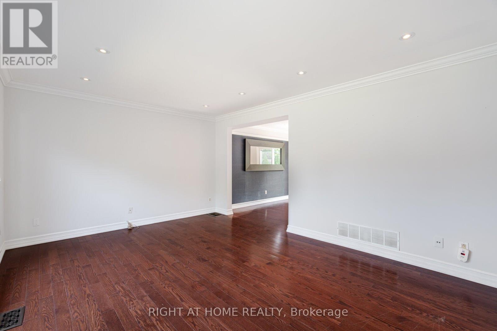 125 Woodward Avenue, Markham, Ontario  L3T 1G1 - Photo 9 - N12095787
