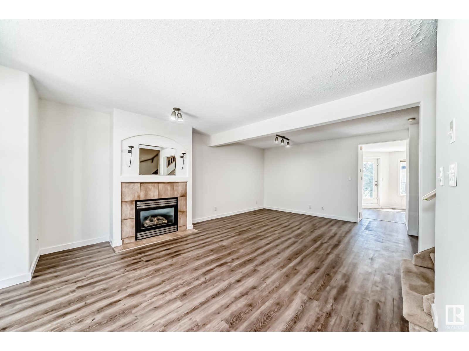 Property at #38 4731 TERWILLEGAR CM NW image 4