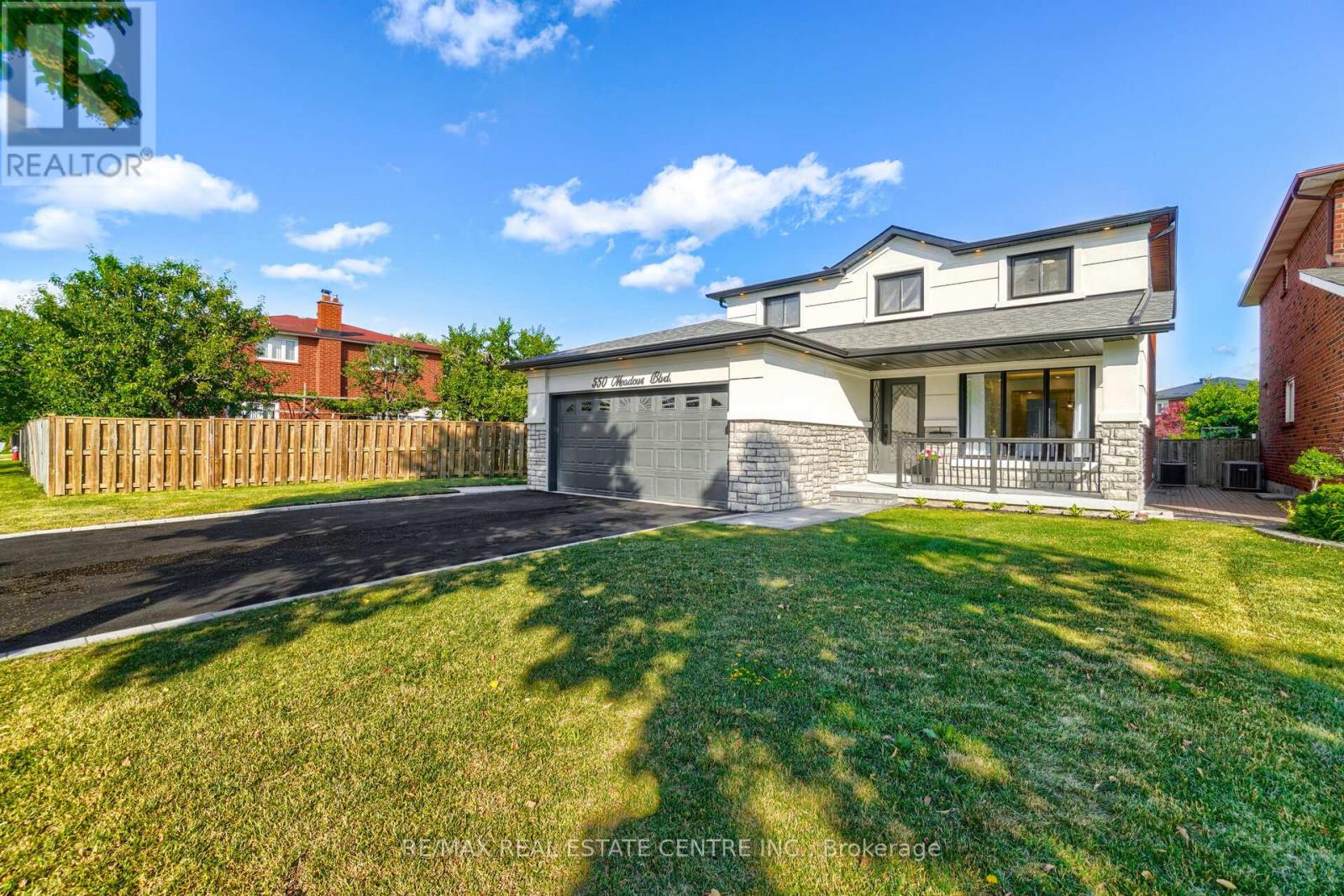 550 Meadows Boulevard, Mississauga, Ontario  L4Z 1G6 - Photo 2 - W12095765