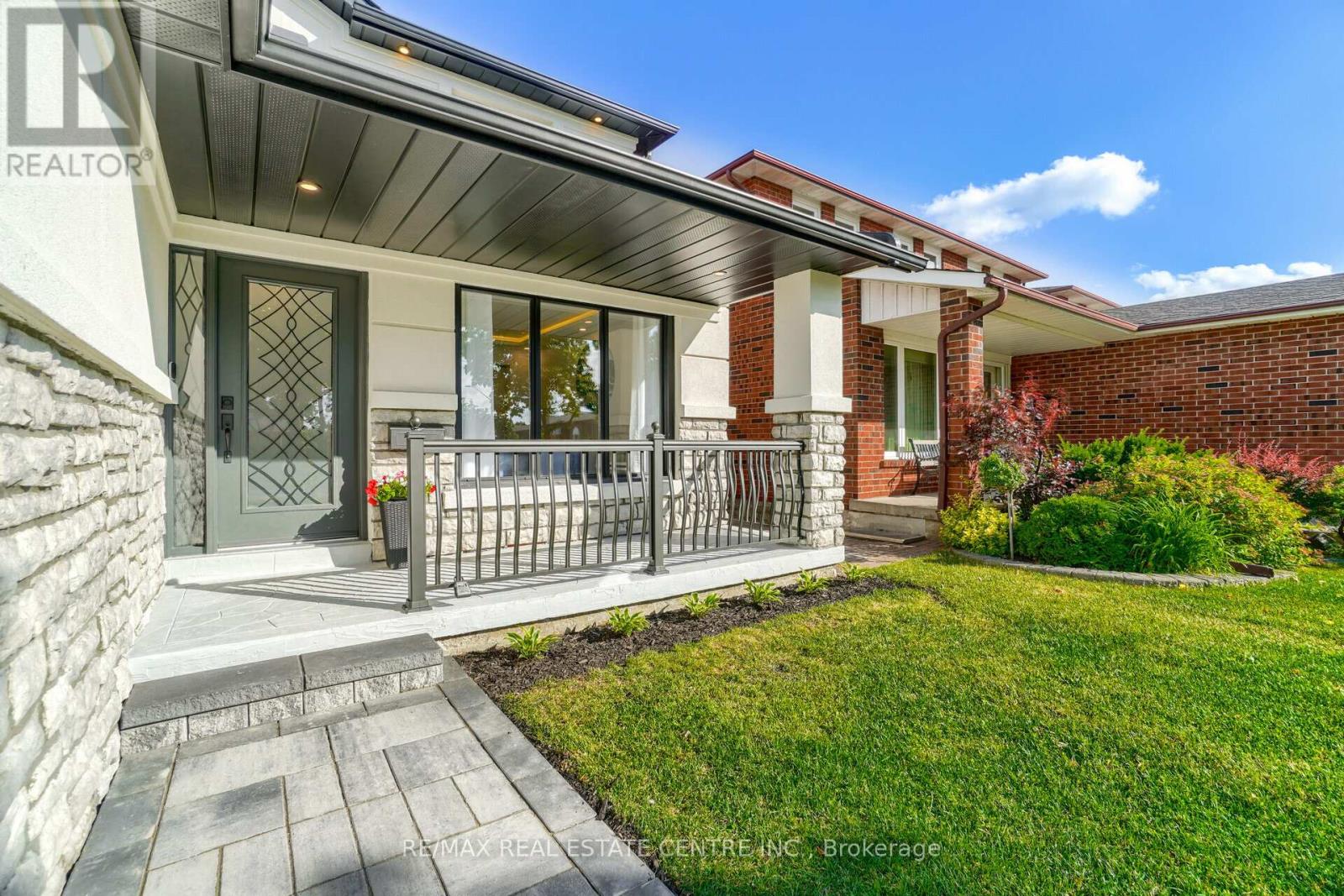 550 Meadows Boulevard, Mississauga, Ontario  L4Z 1G6 - Photo 3 - W12095765