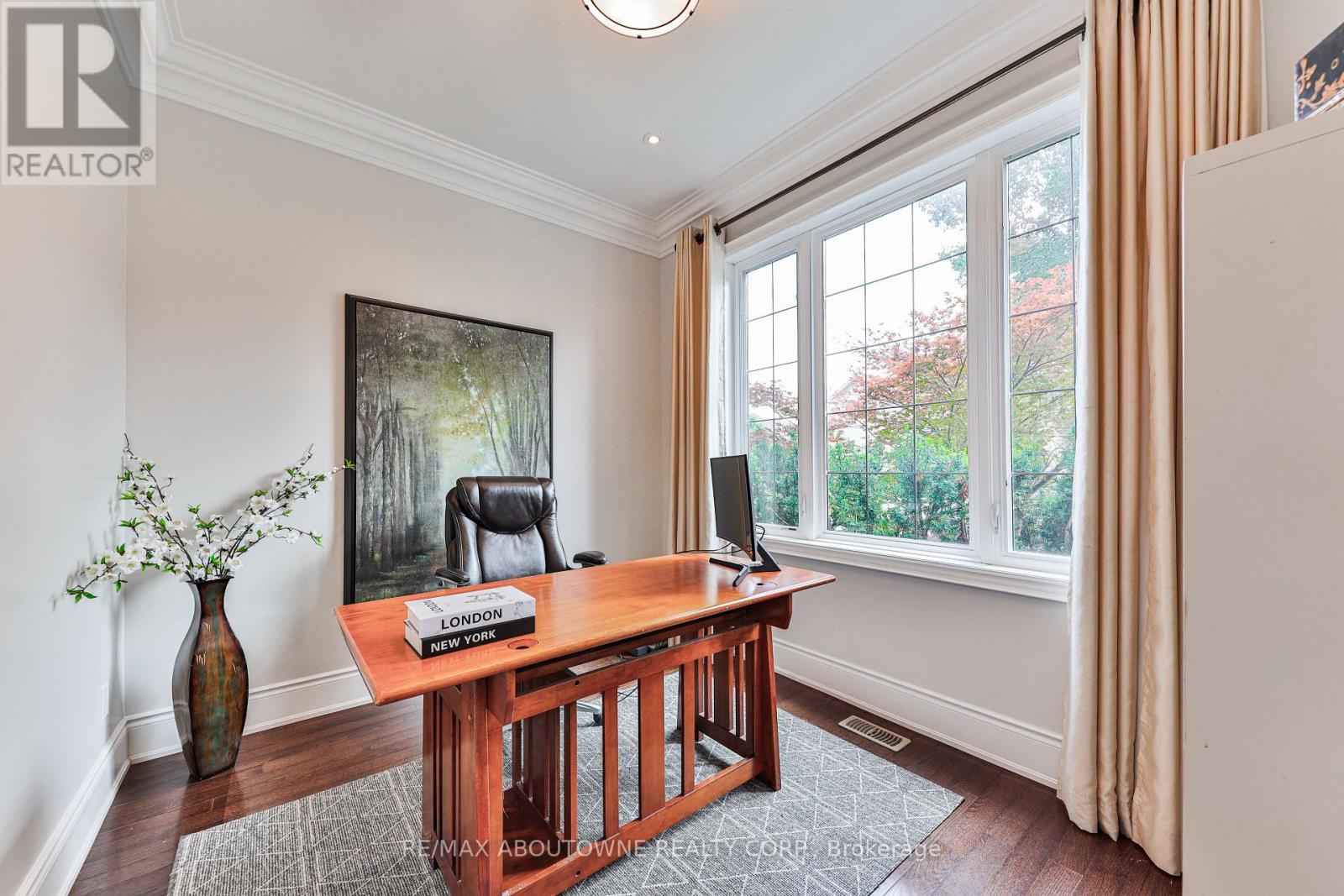 526 Hidden Trail, Oakville, Ontario  L6M 0N3 - Photo 4 - W12095940