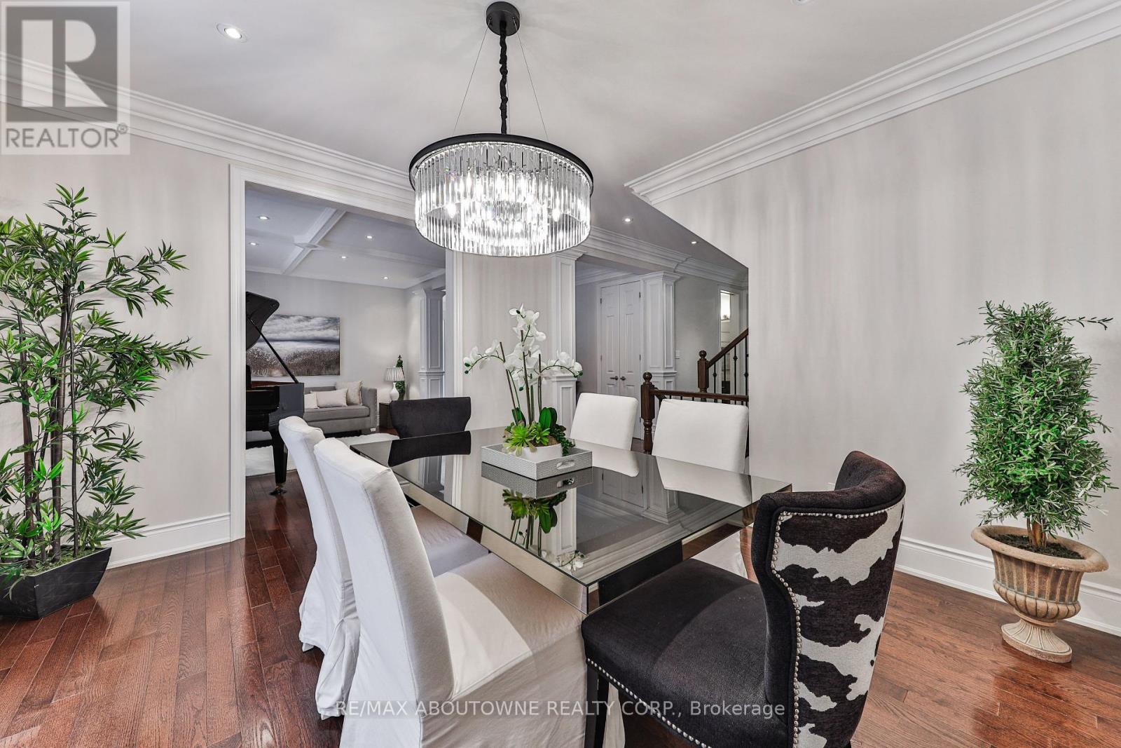 526 Hidden Trail, Oakville, Ontario  L6M 0N3 - Photo 9 - W12095940