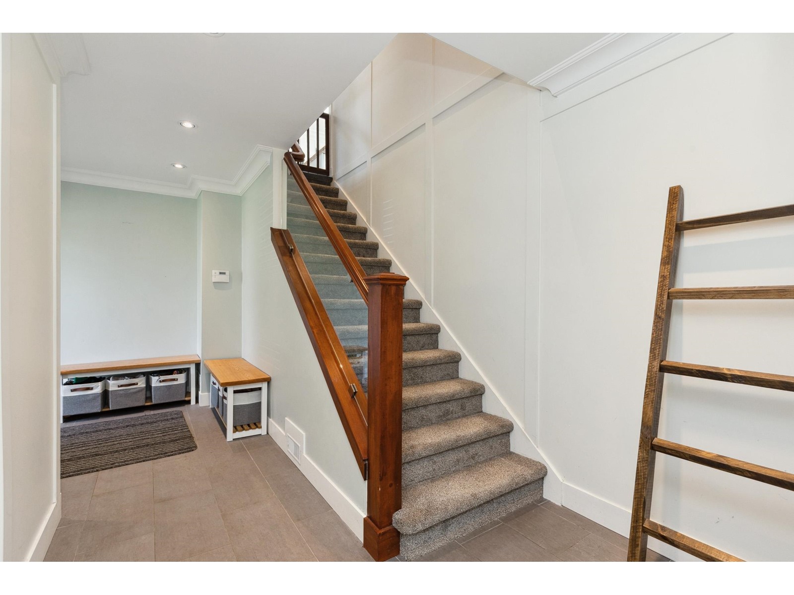 Property at 14418 16A AVENUE image 3