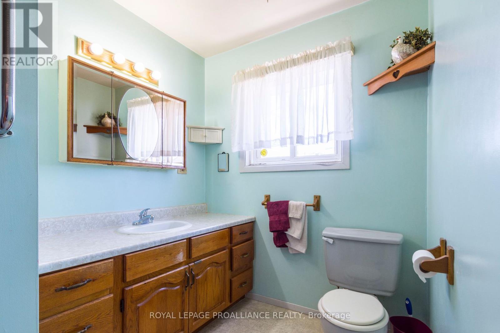 11 Mcfarland Drive, Belleville (Belleville Ward), Ontario  K8N 2X3 - Photo 16 - X12095979