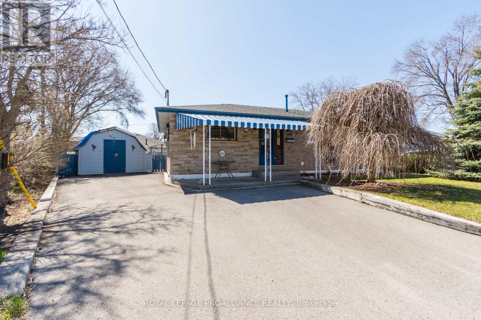 11 Mcfarland Drive, Belleville (Belleville Ward), Ontario  K8N 2X3 - Photo 3 - X12095979