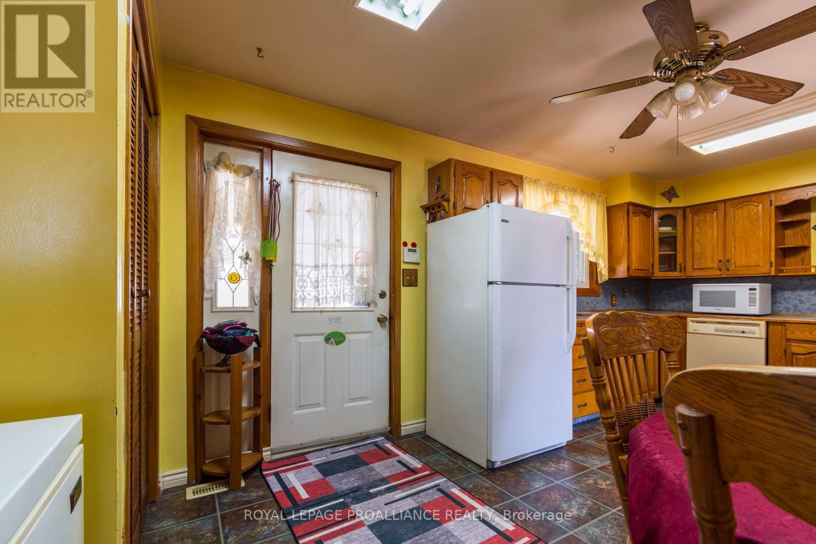 11 Mcfarland Drive, Belleville (Belleville Ward), Ontario  K8N 2X3 - Photo 5 - X12095979