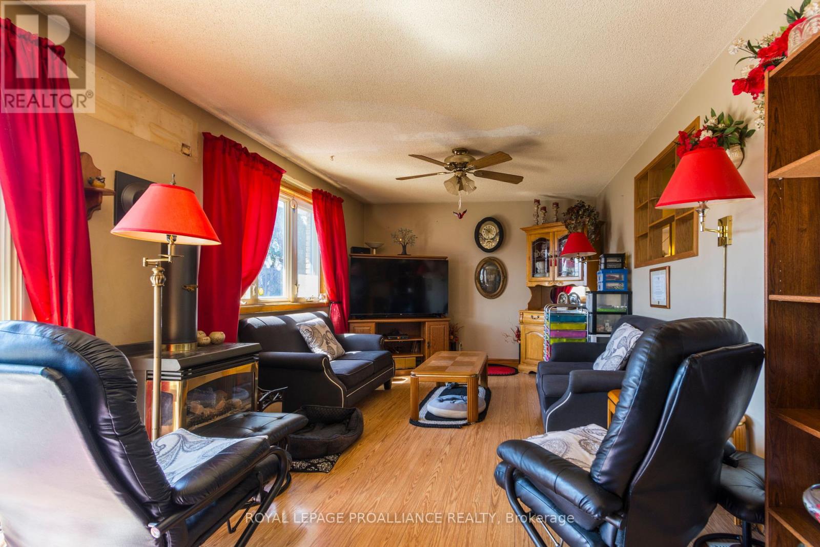 11 Mcfarland Drive, Belleville (Belleville Ward), Ontario  K8N 2X3 - Photo 9 - X12095979