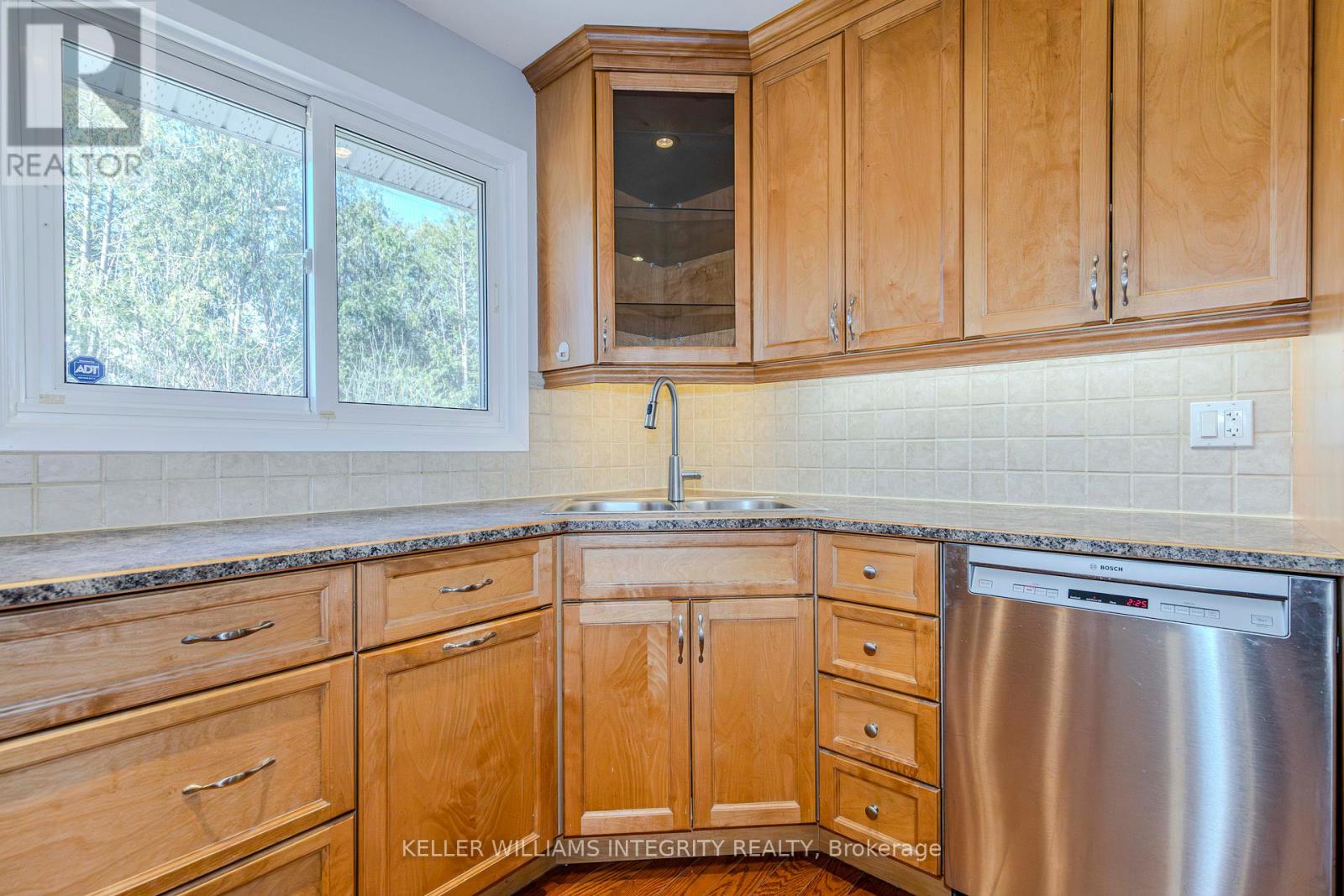 6 Beaufort Drive, Ottawa, Ontario  K2L 1Z4 - Photo 24 - X12091845