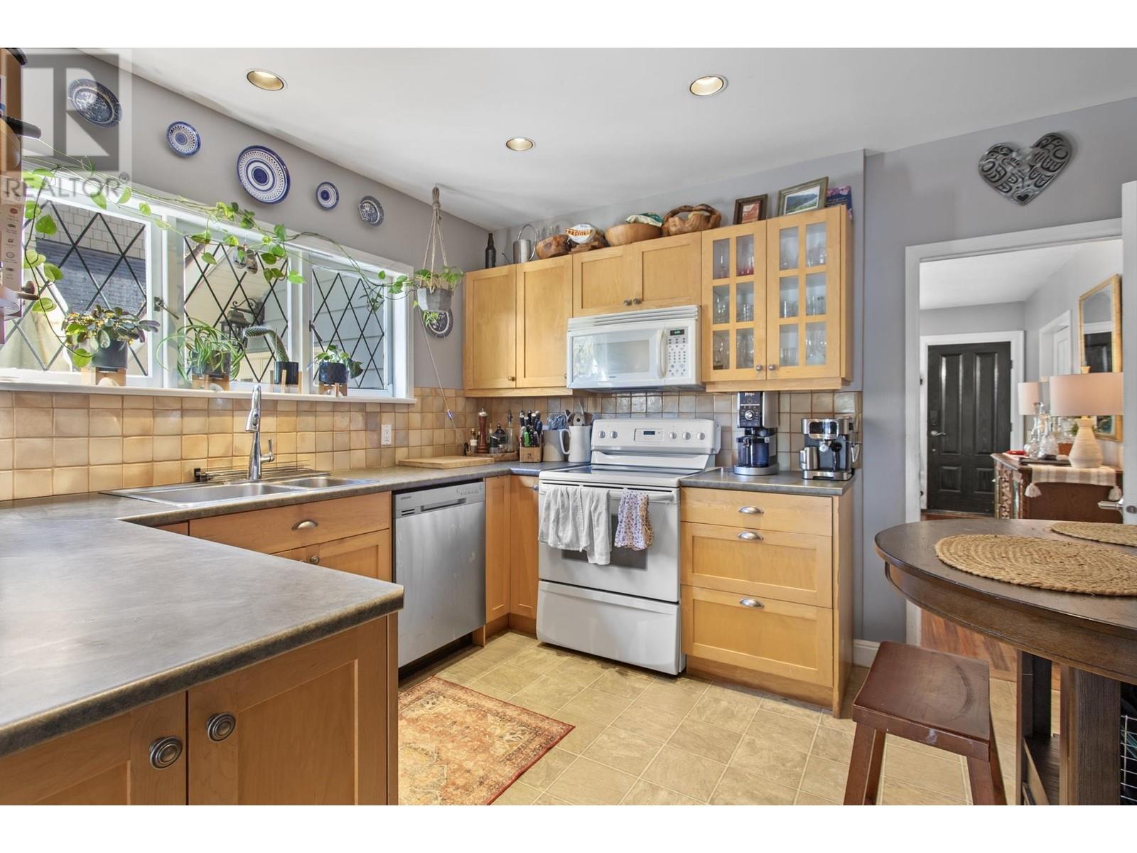 1232 W 21st Street, North Vancouver, British Columbia  V7P 2C9 - Photo 10 - R2992283