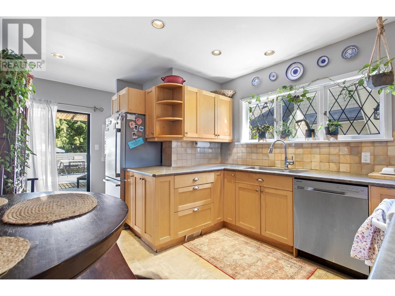 1232 W 21st Street, North Vancouver, British Columbia  V7P 2C9 - Photo 11 - R2992283