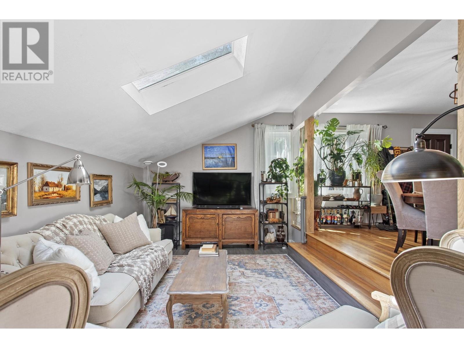 Property at 1232 W 21ST STREET image 5