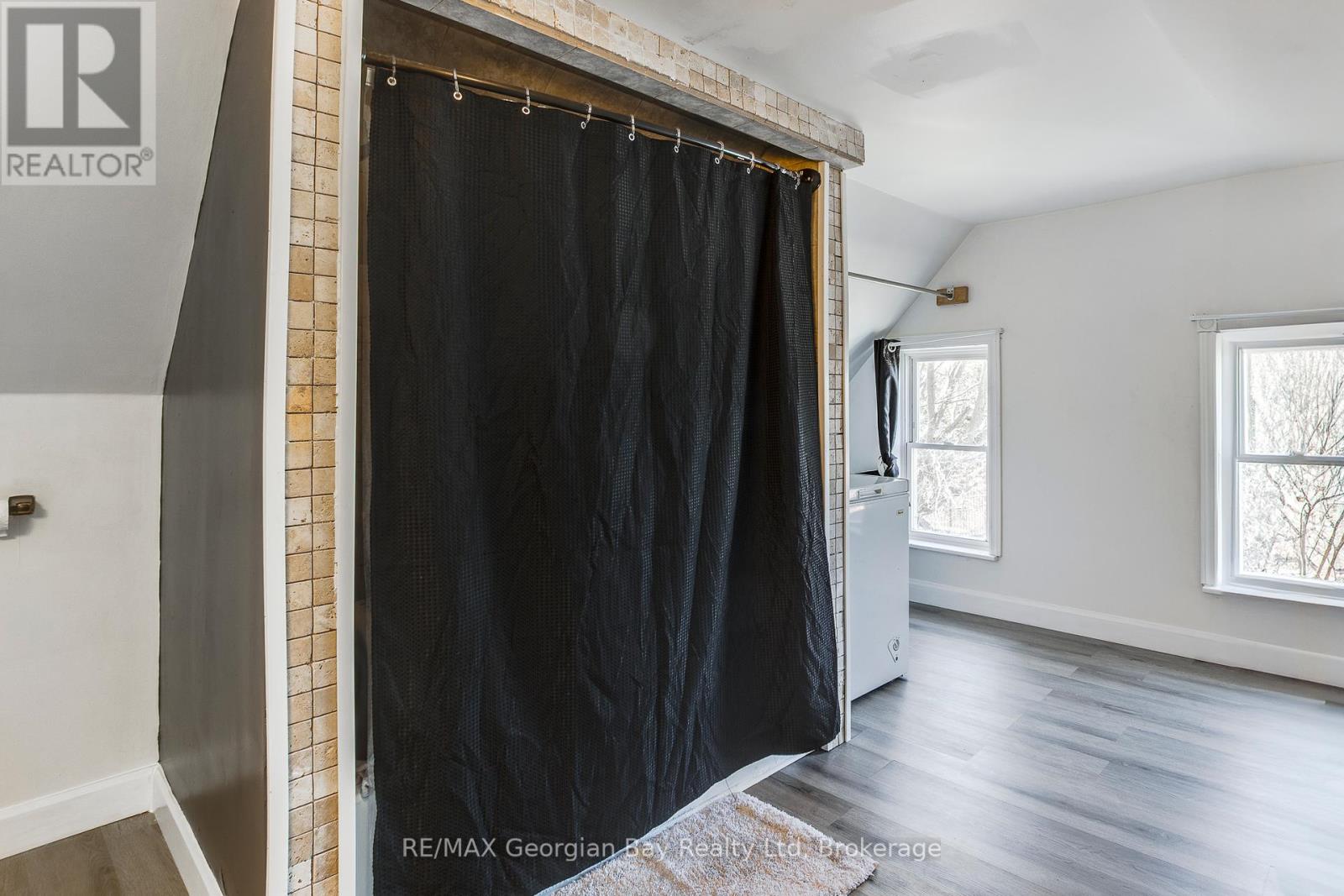 52 Peel Street, Penetanguishene, Ontario  L9M 1C4 - Photo 19 - S12096060