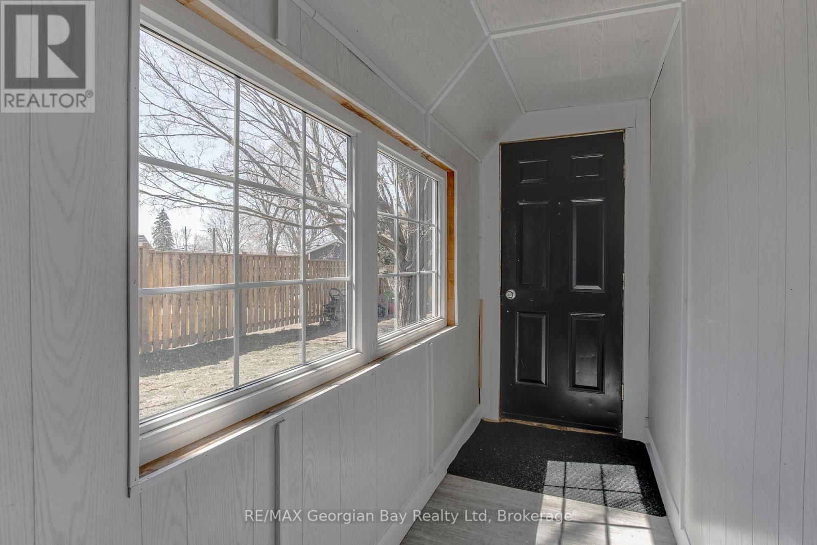 52 Peel Street, Penetanguishene, Ontario  L9M 1C4 - Photo 22 - S12096060