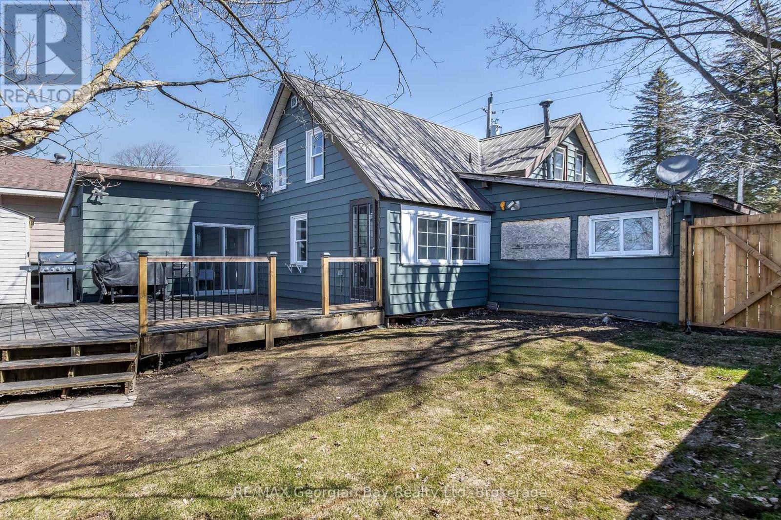 52 Peel Street, Penetanguishene, Ontario  L9M 1C4 - Photo 23 - S12096060