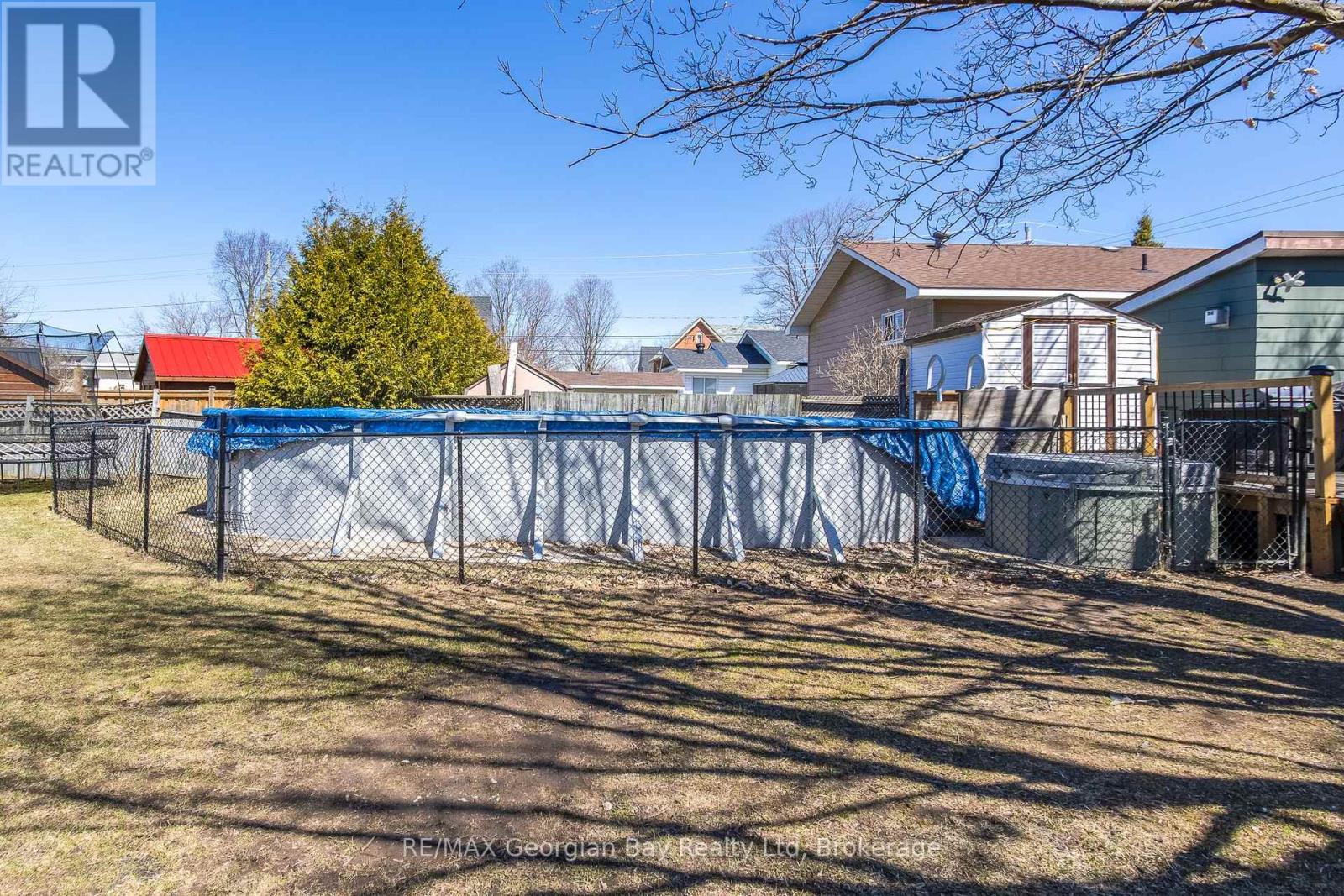 52 Peel Street, Penetanguishene, Ontario  L9M 1C4 - Photo 24 - S12096060