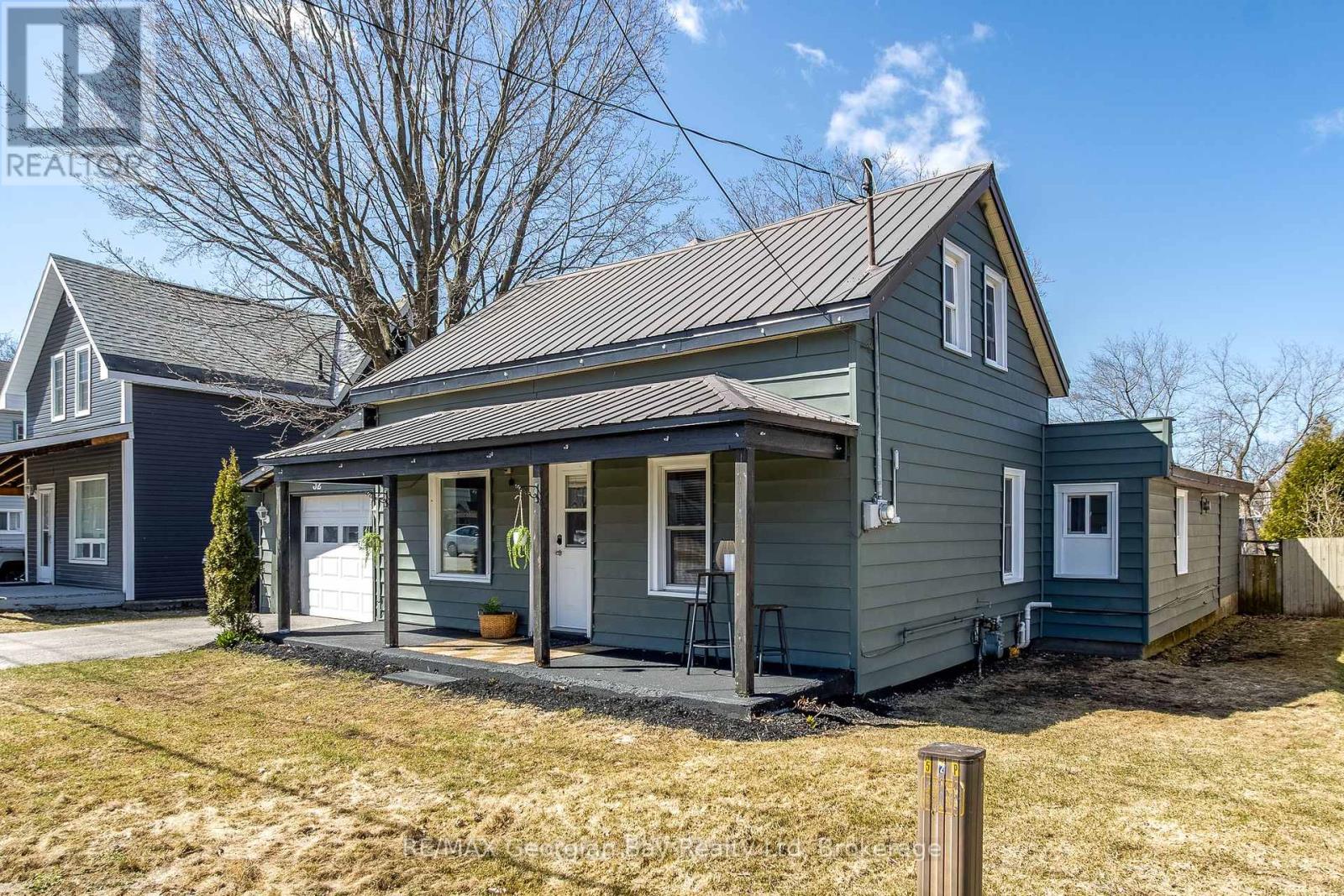 52 Peel Street, Penetanguishene, Ontario  L9M 1C4 - Photo 26 - S12096060
