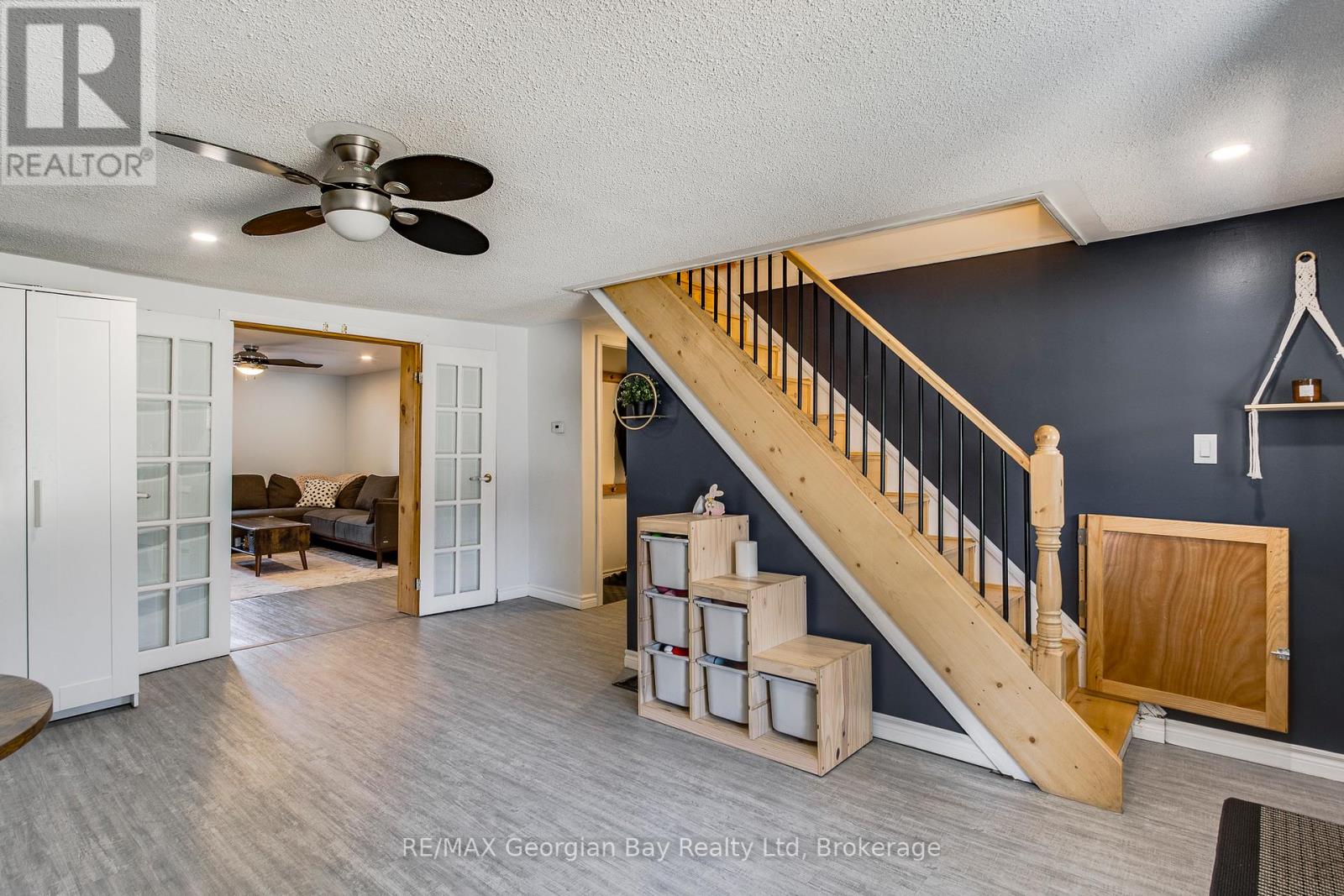 52 Peel Street, Penetanguishene, Ontario  L9M 1C4 - Photo 4 - S12096060