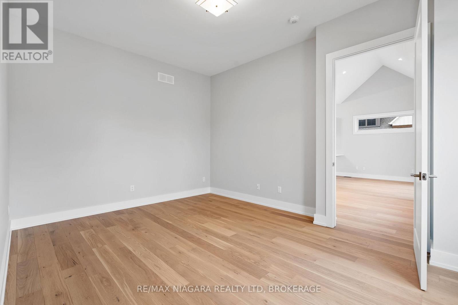 1 - 41 Ivy Crescent, Thorold, Ontario  L2V 0J9 - Photo 22 - X12084069