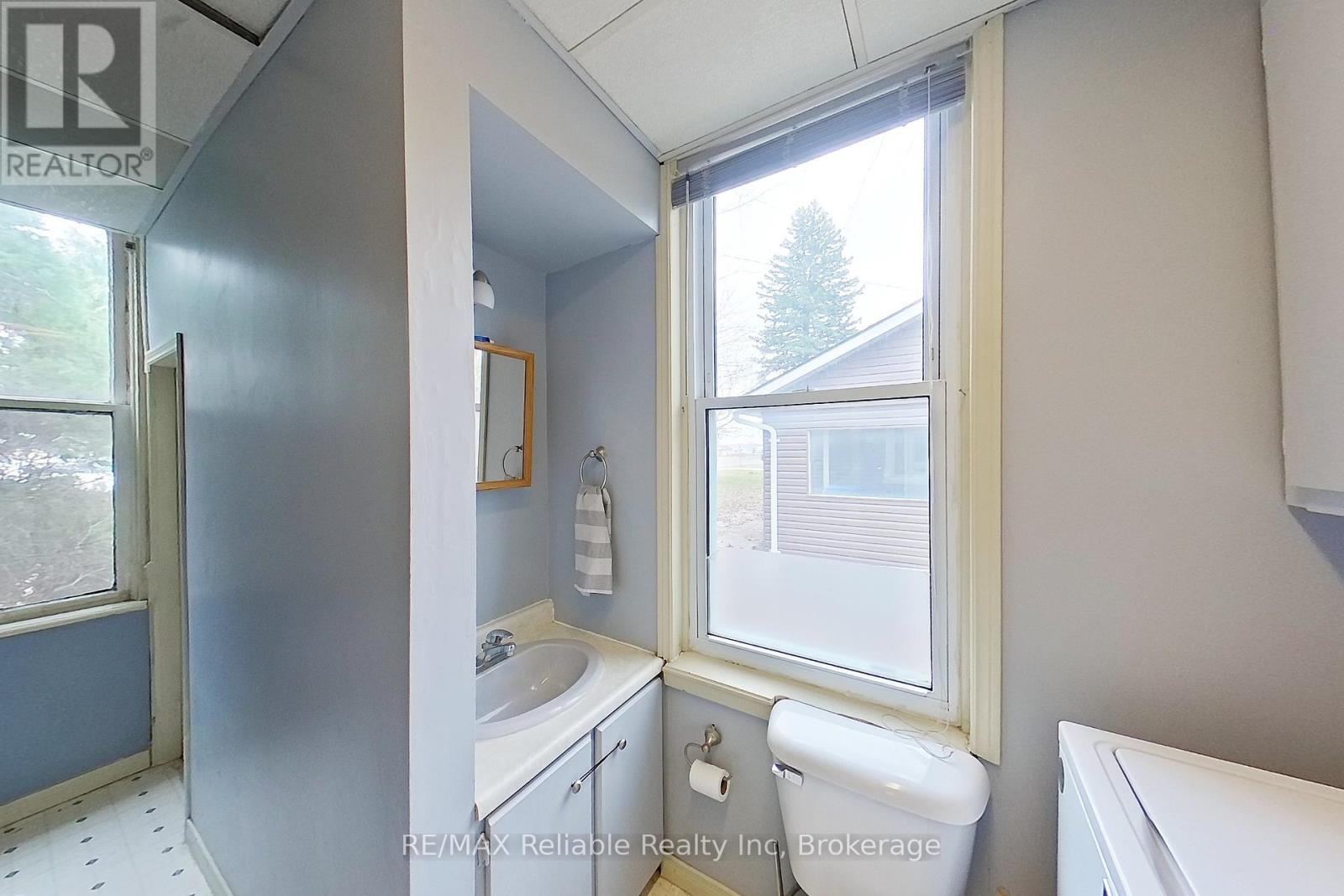 40323 Huron Road, Central Huron, Ontario  N0M 1L0 - Photo 24 - X12095999