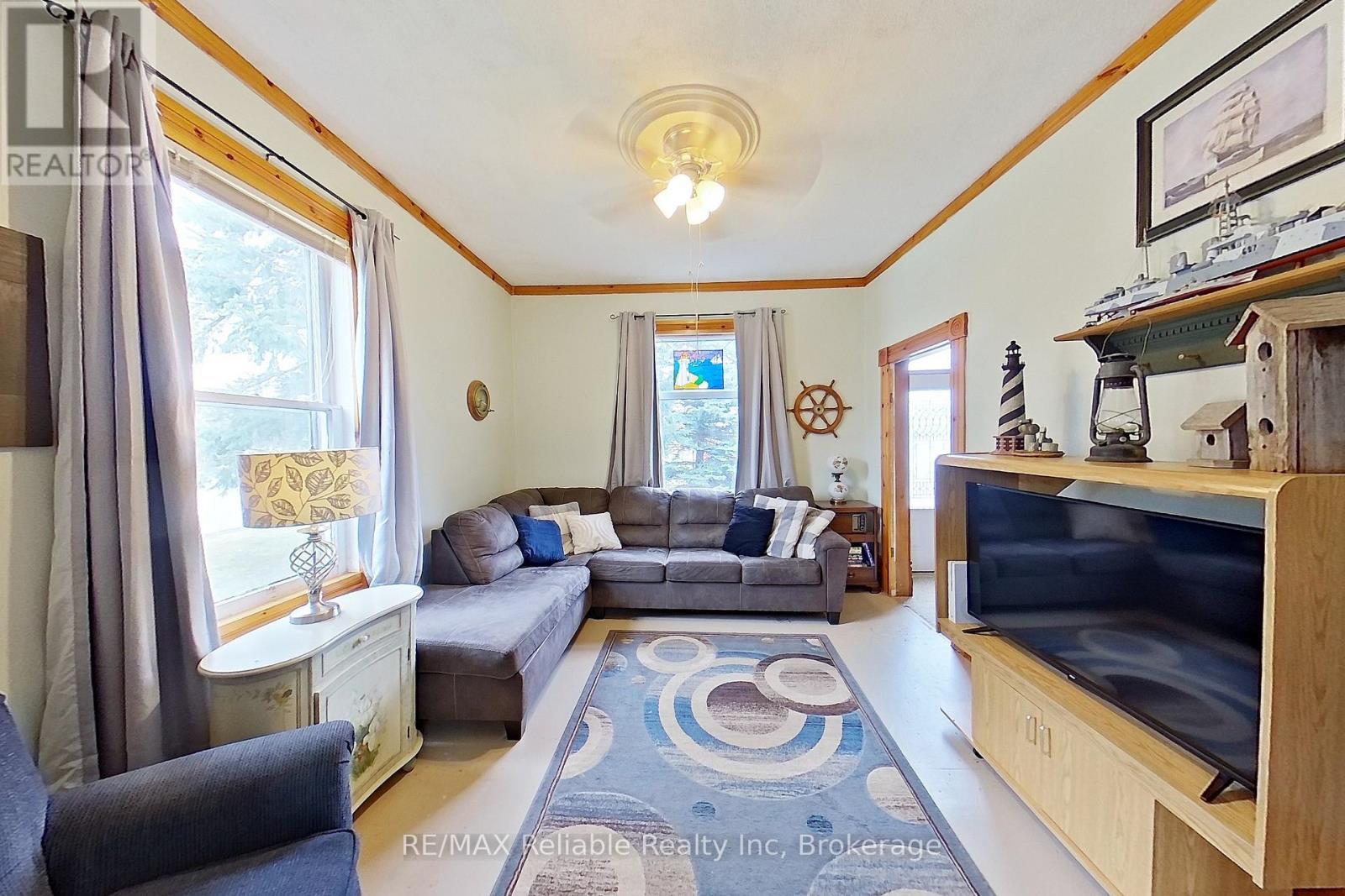 40323 Huron Road, Central Huron, Ontario  N0M 1L0 - Photo 9 - X12095999