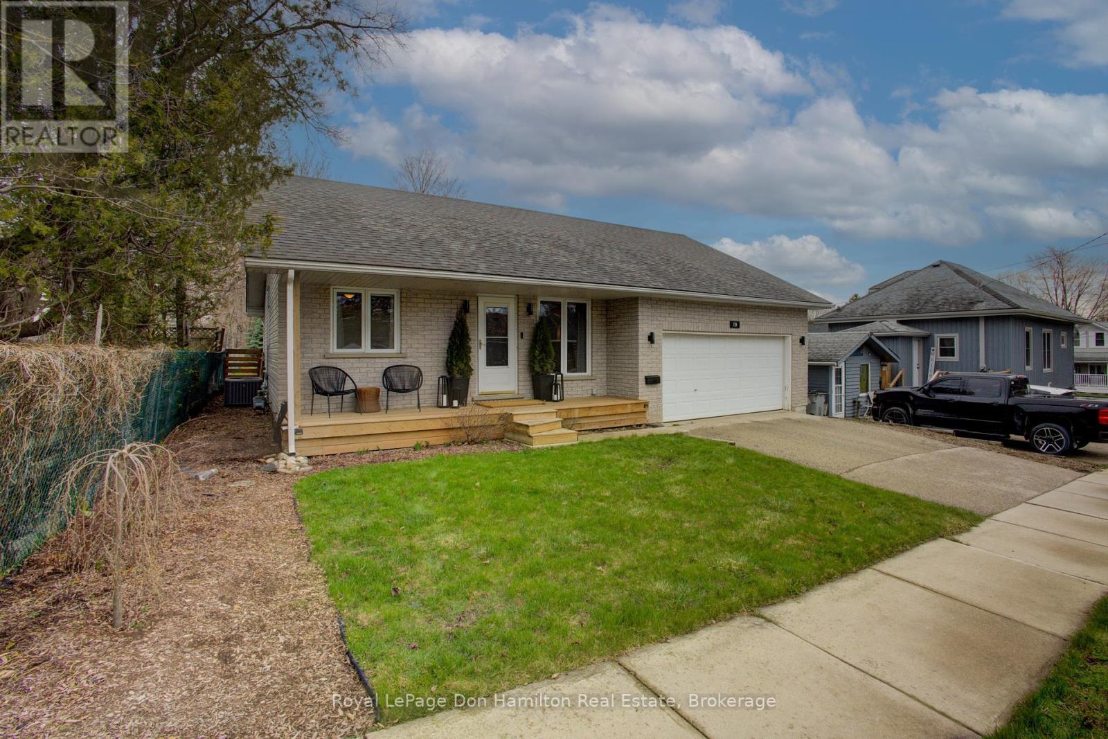 139 Queen Street E, North Perth, Ontario  N4W 3V1 - Photo 2 - X12096008