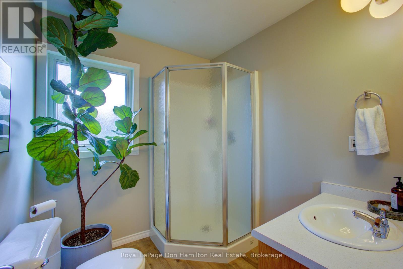 139 Queen Street E, North Perth, Ontario  N4W 3V1 - Photo 23 - X12096008