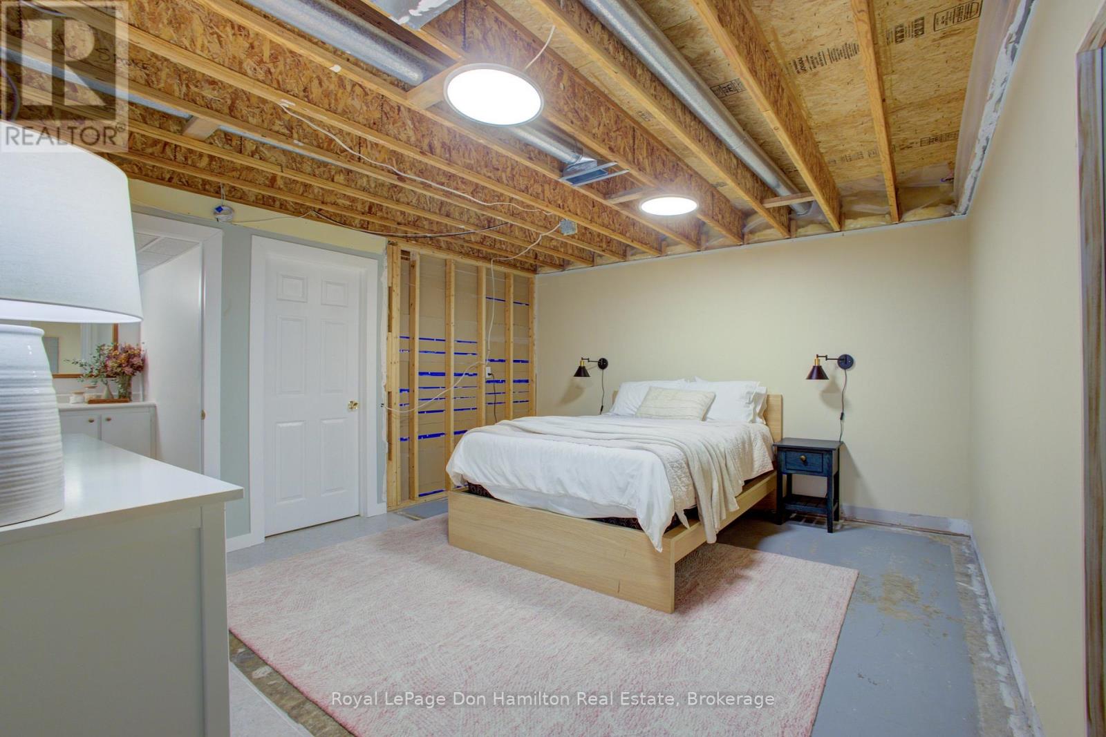 139 Queen Street E, North Perth, Ontario  N4W 3V1 - Photo 30 - X12096008