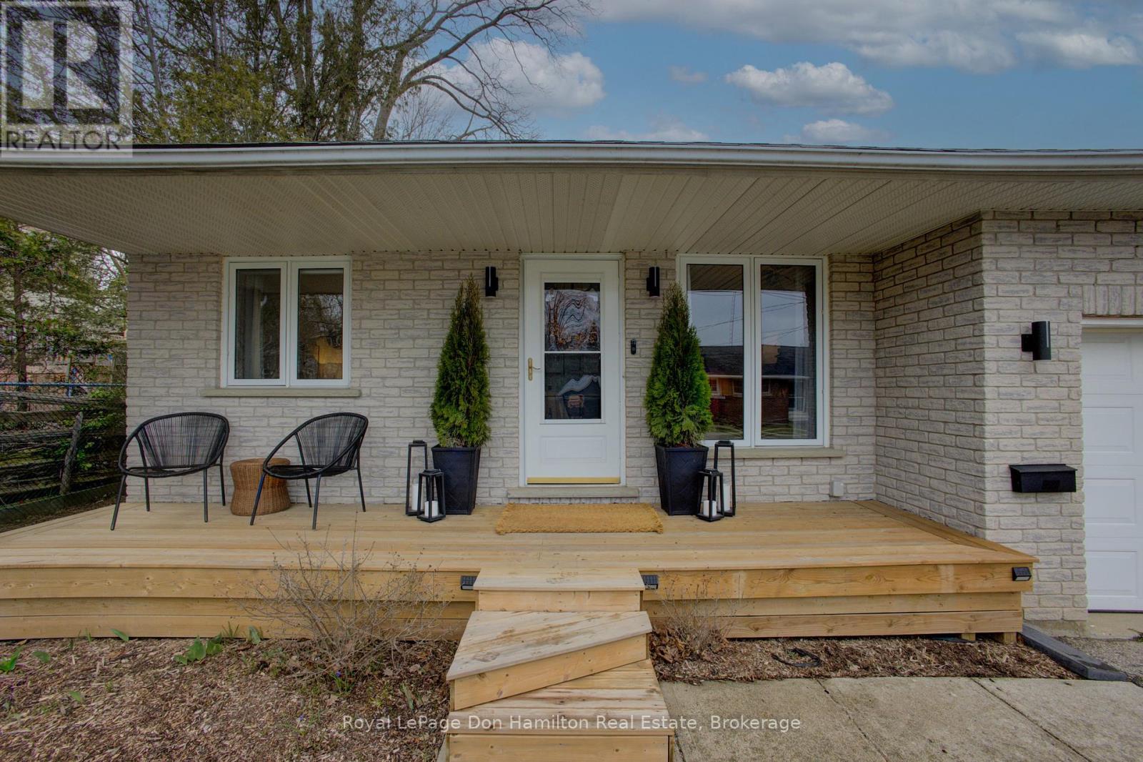 139 Queen Street E, North Perth, Ontario  N4W 3V1 - Photo 6 - X12096008