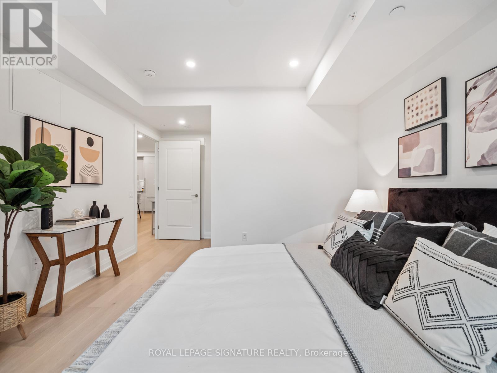 304 - 285 Avenue Road, Toronto (Yonge-St. Clair), Ontario  M5R 2J2 - Photo 18 - C12096004